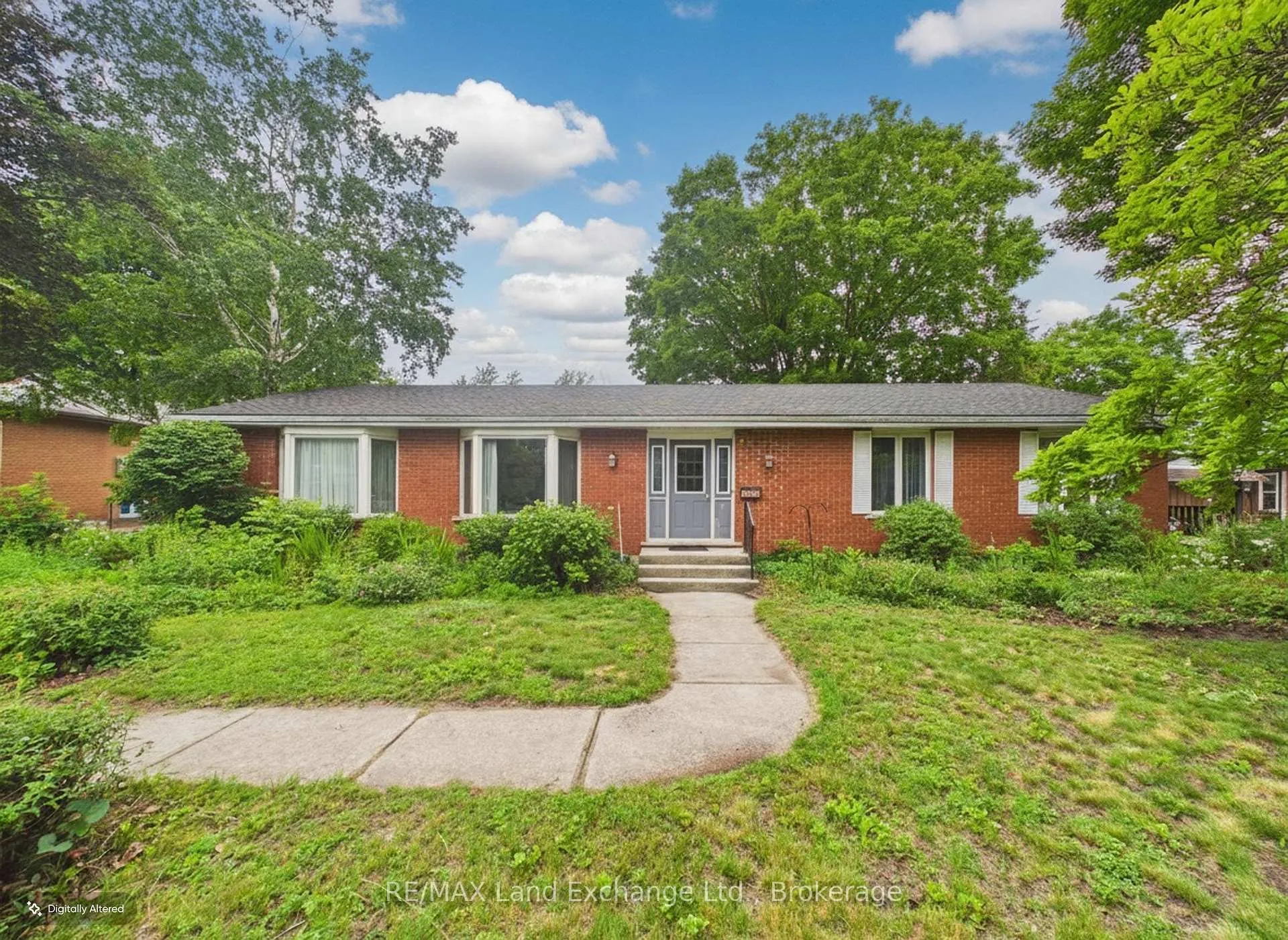 Photo 1 of 28 Penetangore Row S, Huron-Kinloss — HOMEH