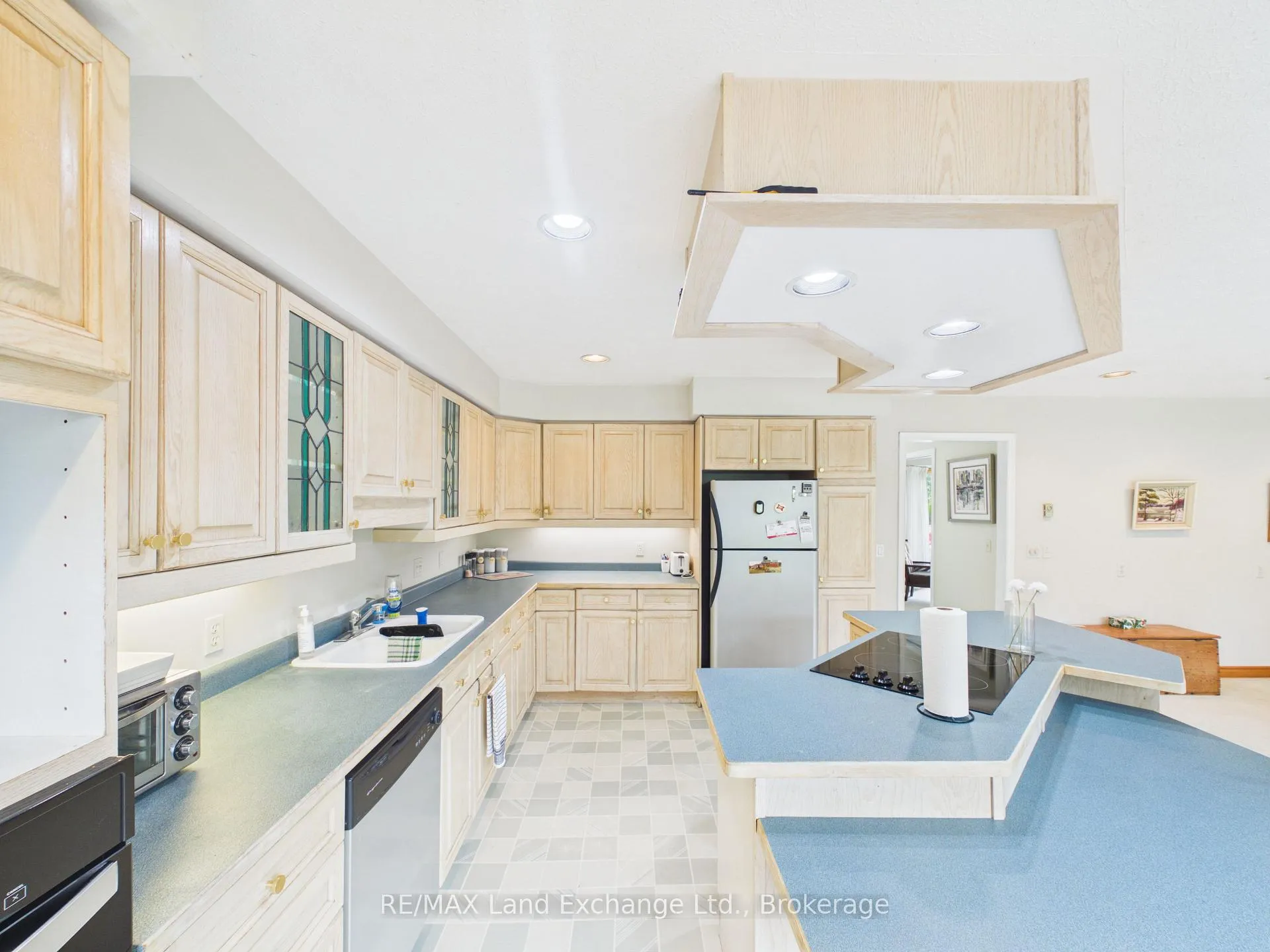 Photo 5 of 28 Penetangore Row S, Huron-Kinloss — HOMEH