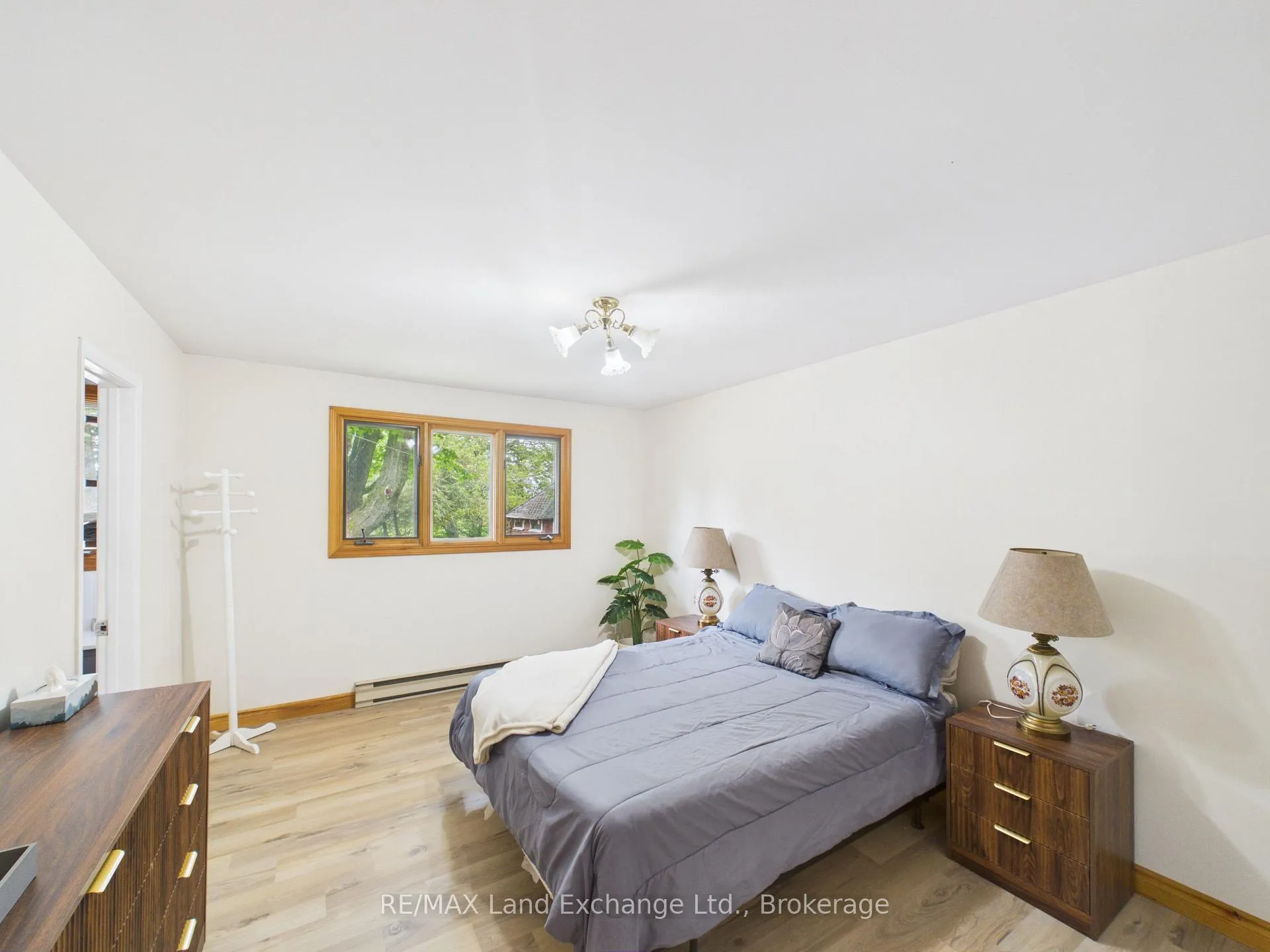 Photo 13 of 28 Penetangore Row S, Huron-Kinloss — HOMEH
