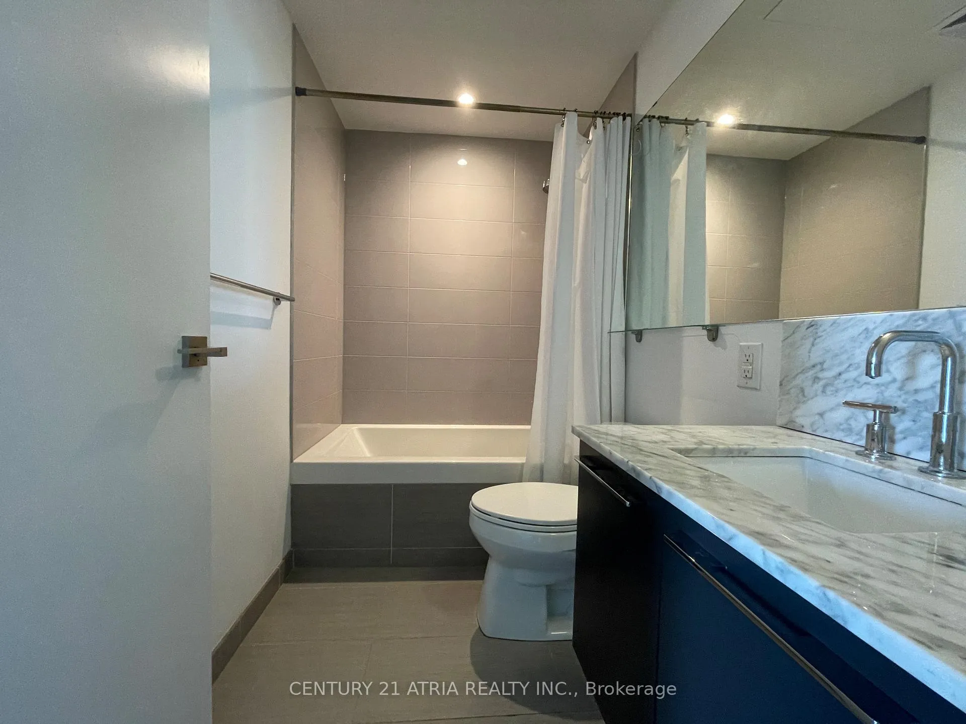 Photo 5 of Unit 3201, 50 Charles Street E, Toronto, Church-Yonge Corridor — HOMEH