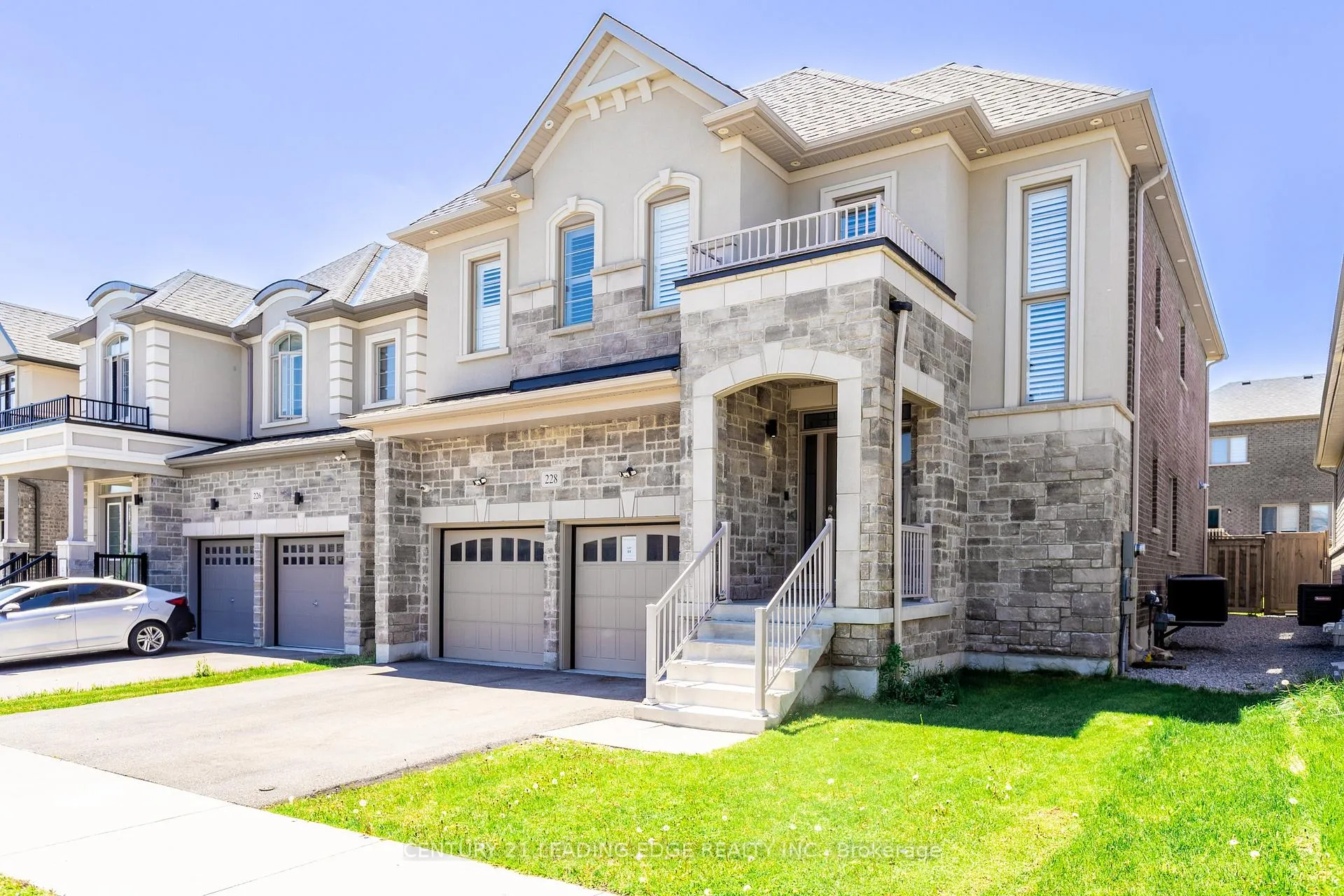 Photo 2 of 228 Fleetwood Drive, Oshawa, Eastdale — HOMEH