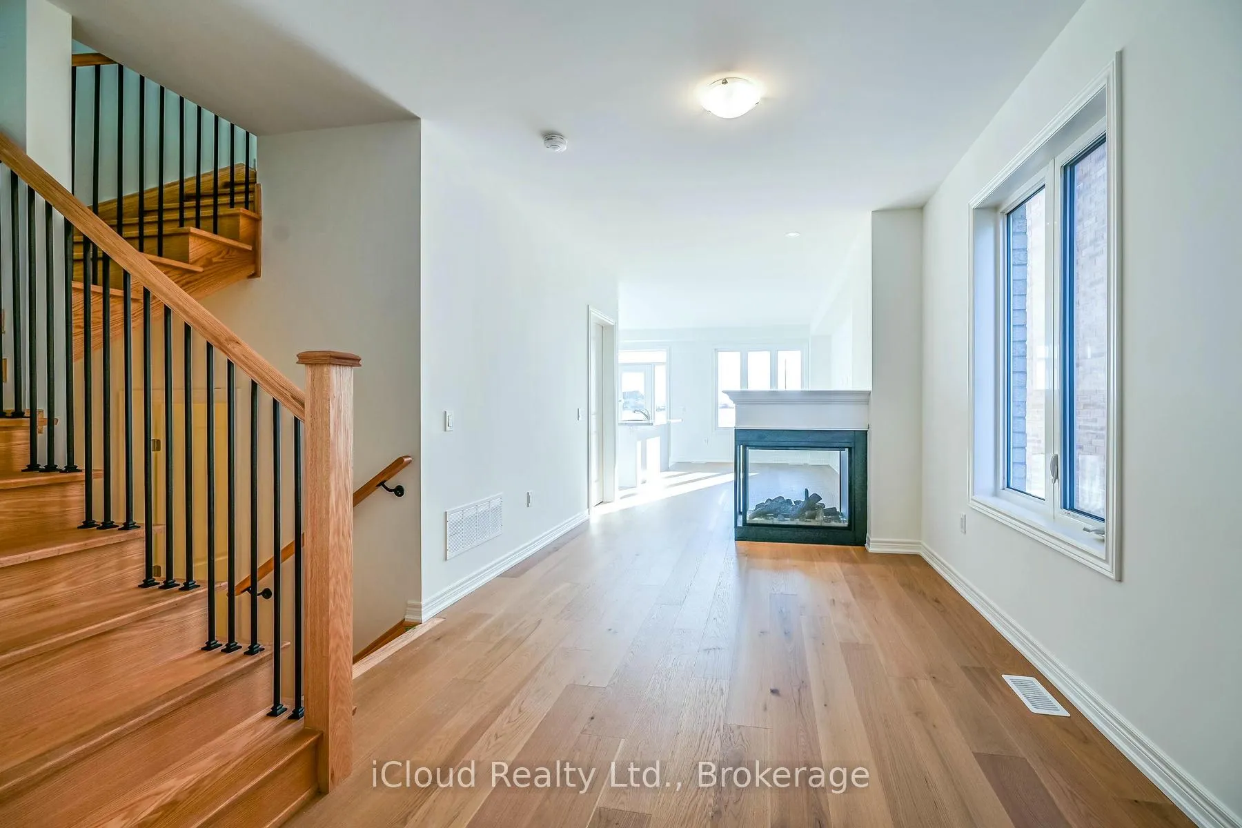 Photo 3 of 111 Picardy Drive, Hamilton, Stoney Creek — HOMEH