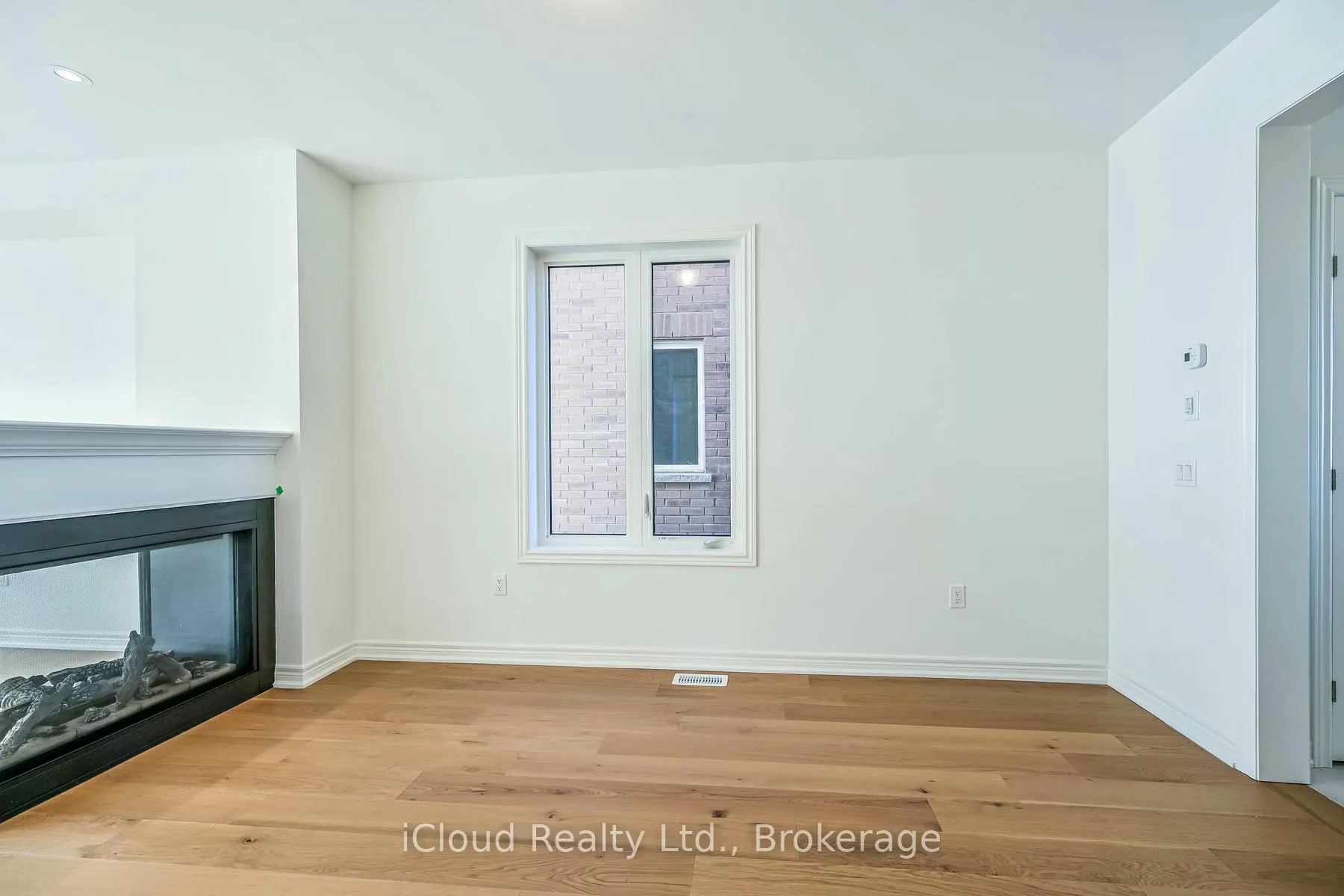 Photo 4 of 111 Picardy Drive, Hamilton, Stoney Creek — HOMEH