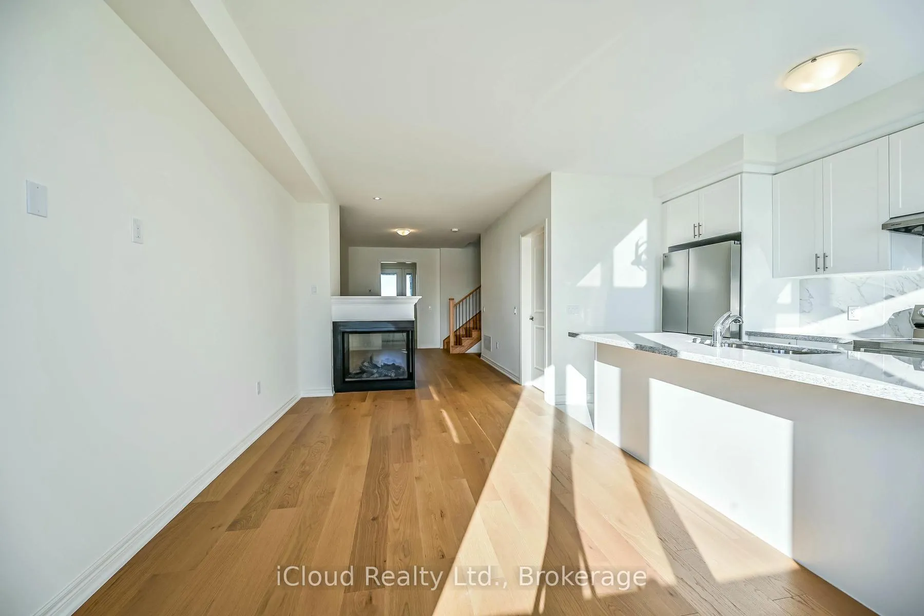 Photo 5 of 111 Picardy Drive, Hamilton, Stoney Creek — HOMEH