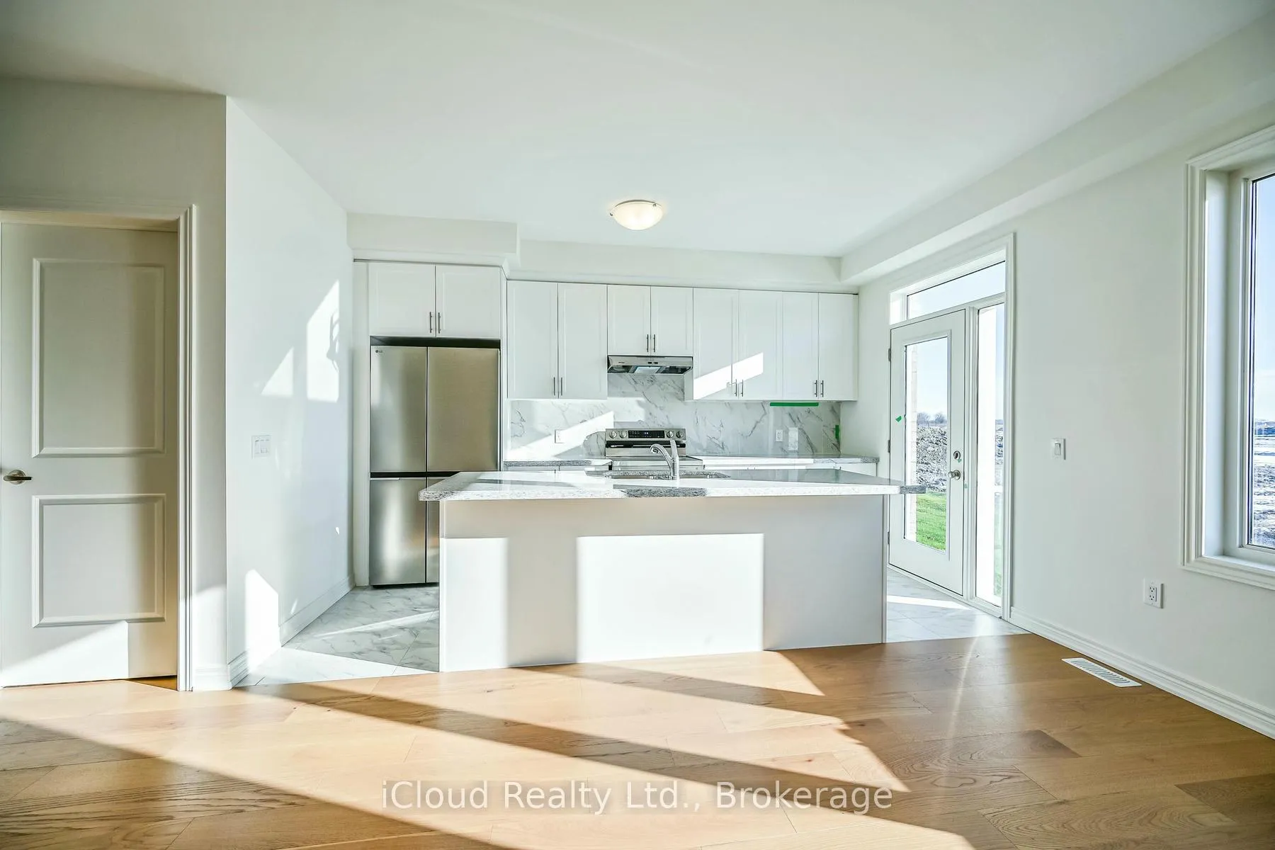Photo 9 of 111 Picardy Drive, Hamilton, Stoney Creek — HOMEH