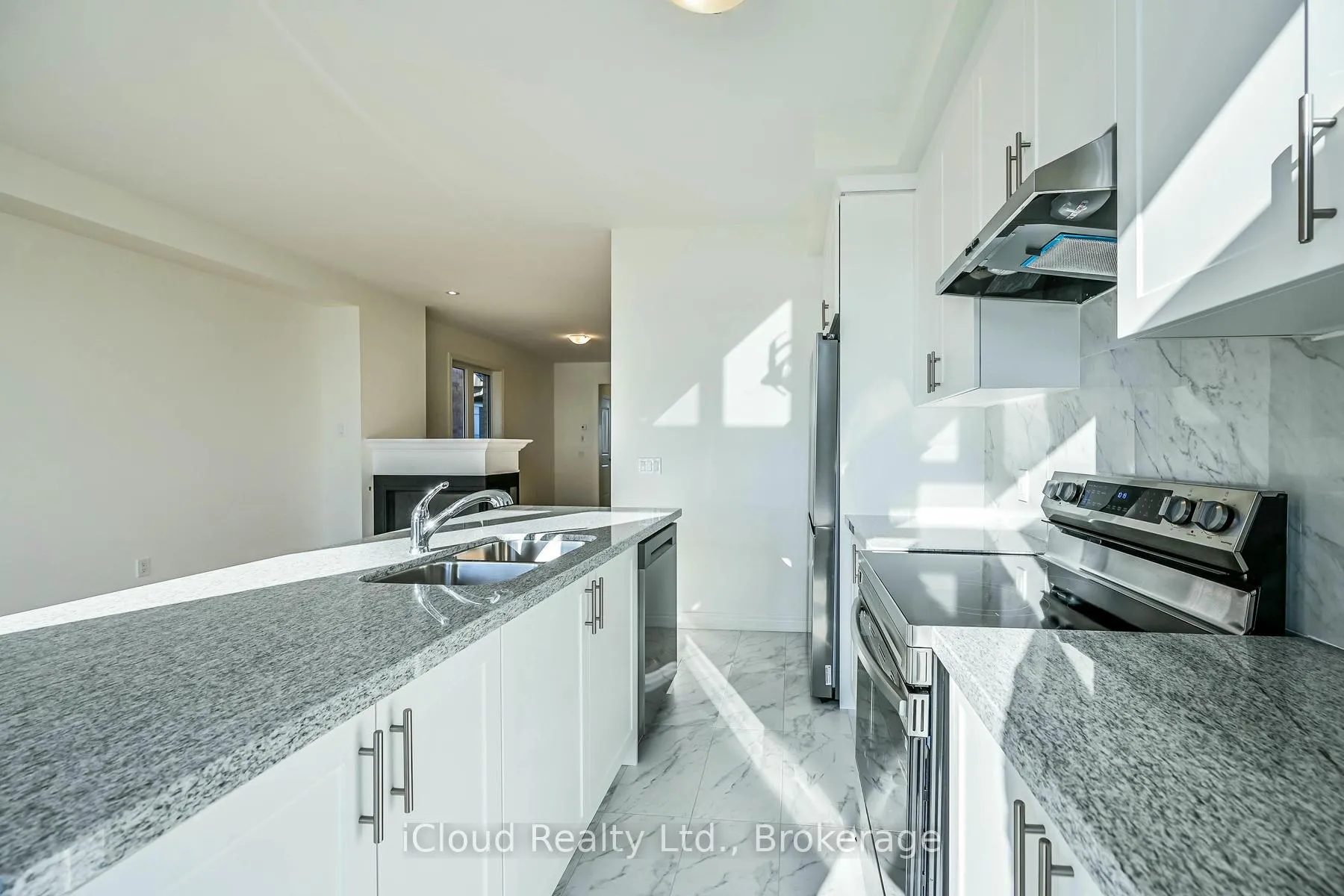 Photo 10 of 111 Picardy Drive, Hamilton, Stoney Creek — HOMEH