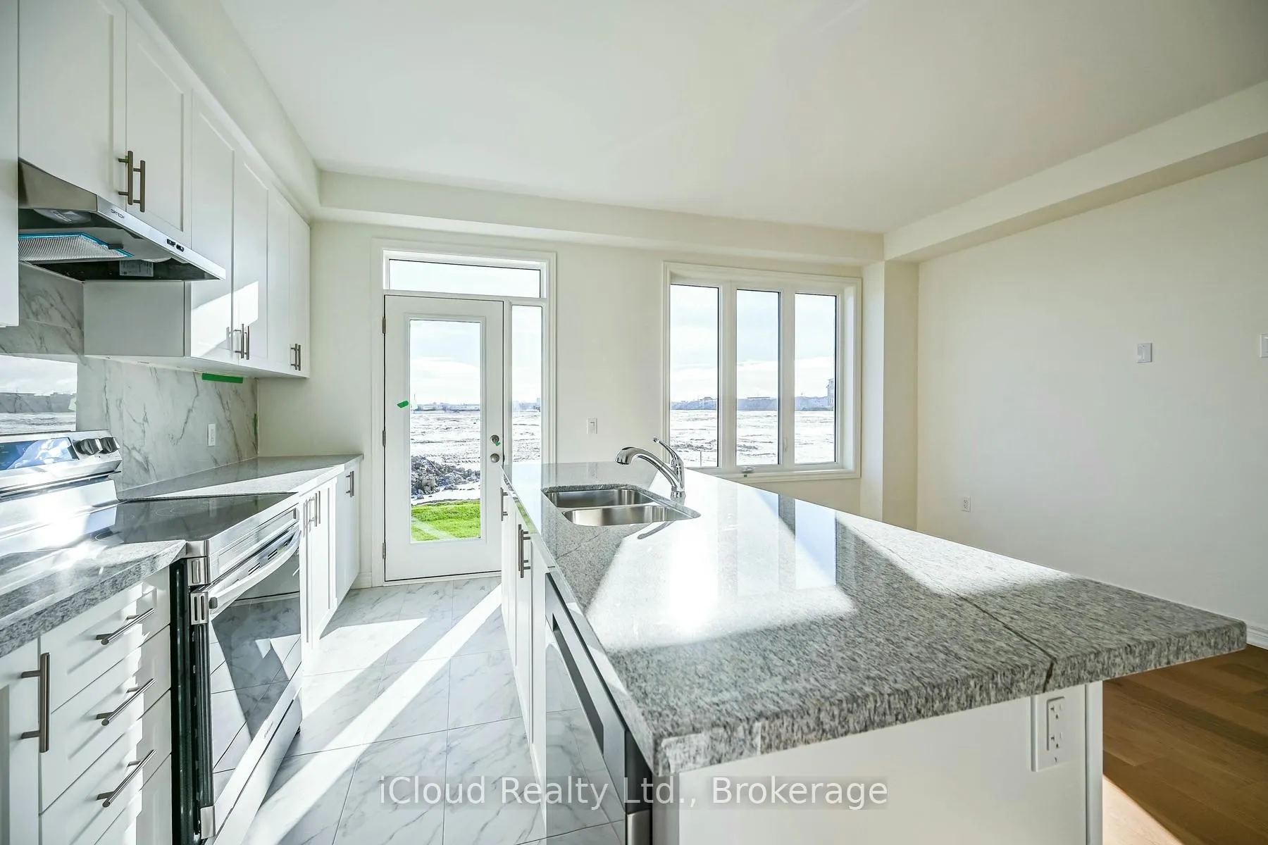 Photo 11 of 111 Picardy Drive, Hamilton, Stoney Creek — HOMEH