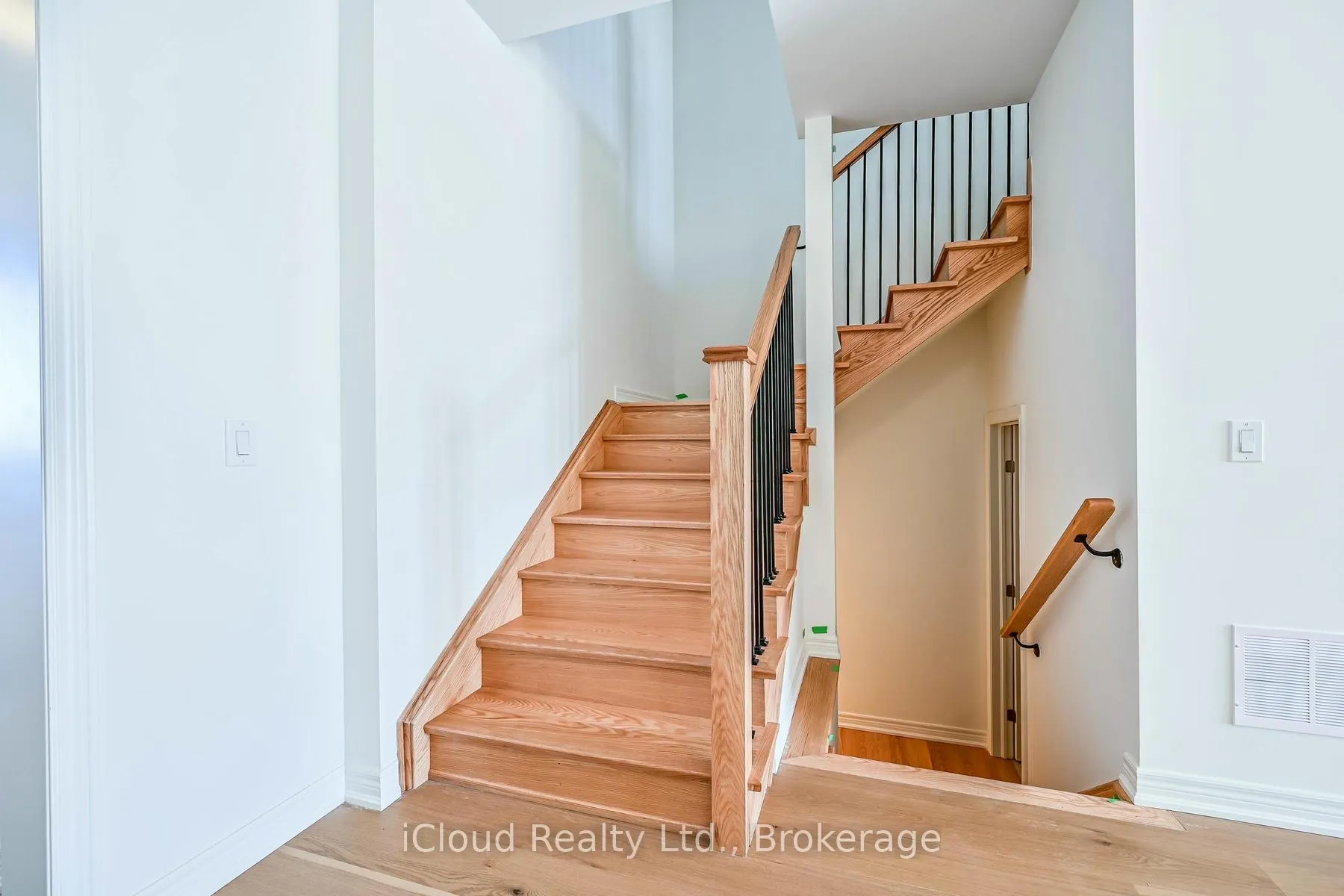 Photo 12 of 111 Picardy Drive, Hamilton, Stoney Creek — HOMEH