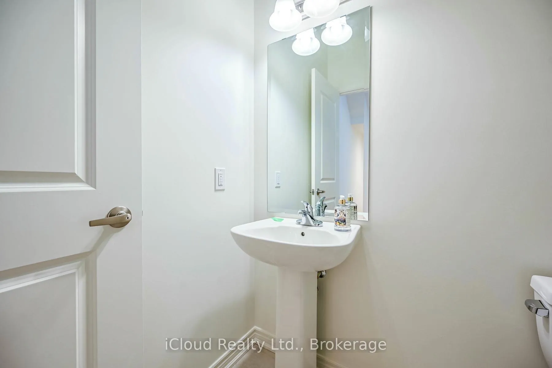 Photo 13 of 111 Picardy Drive, Hamilton, Stoney Creek — HOMEH