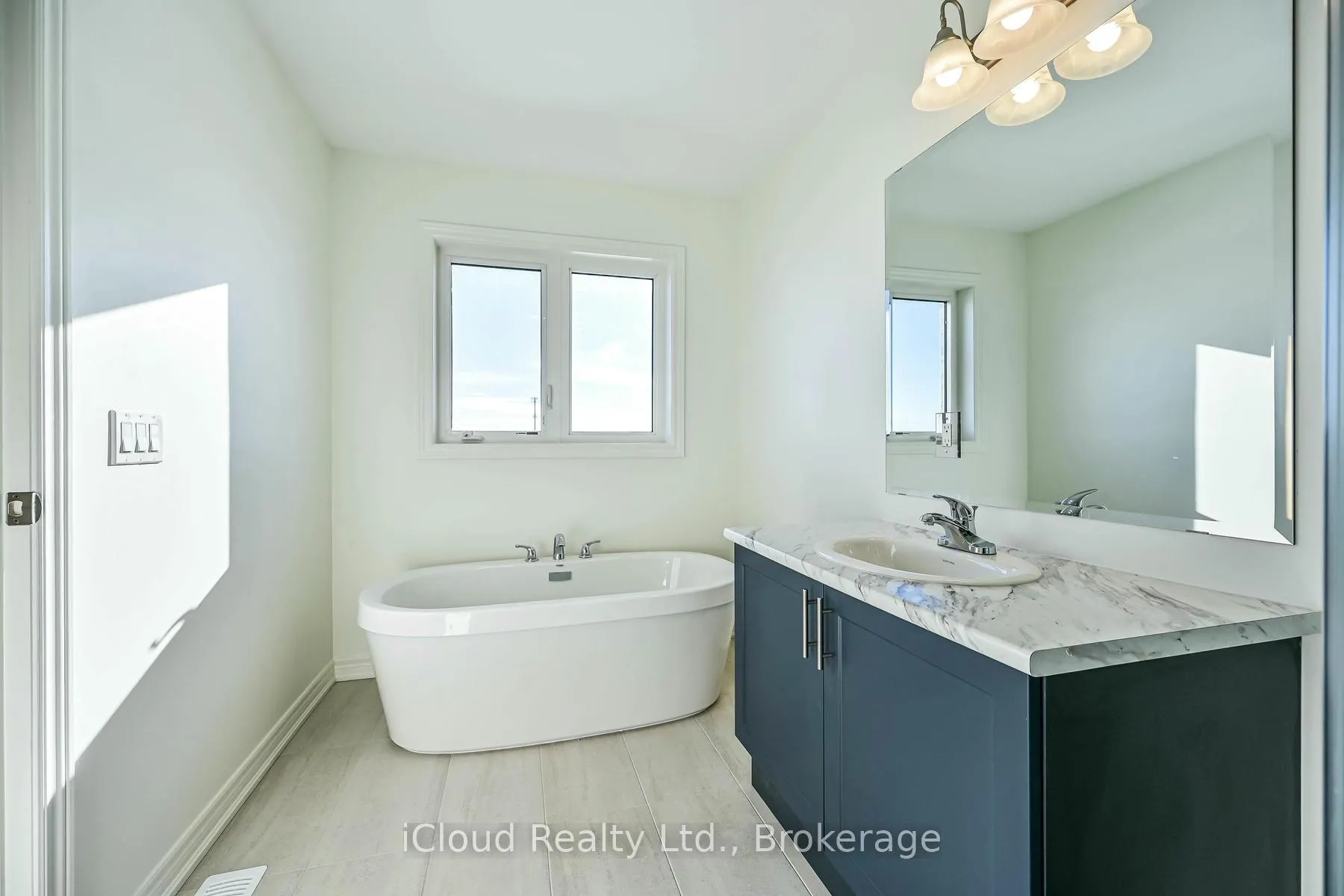 Photo 18 of 111 Picardy Drive, Hamilton, Stoney Creek — HOMEH