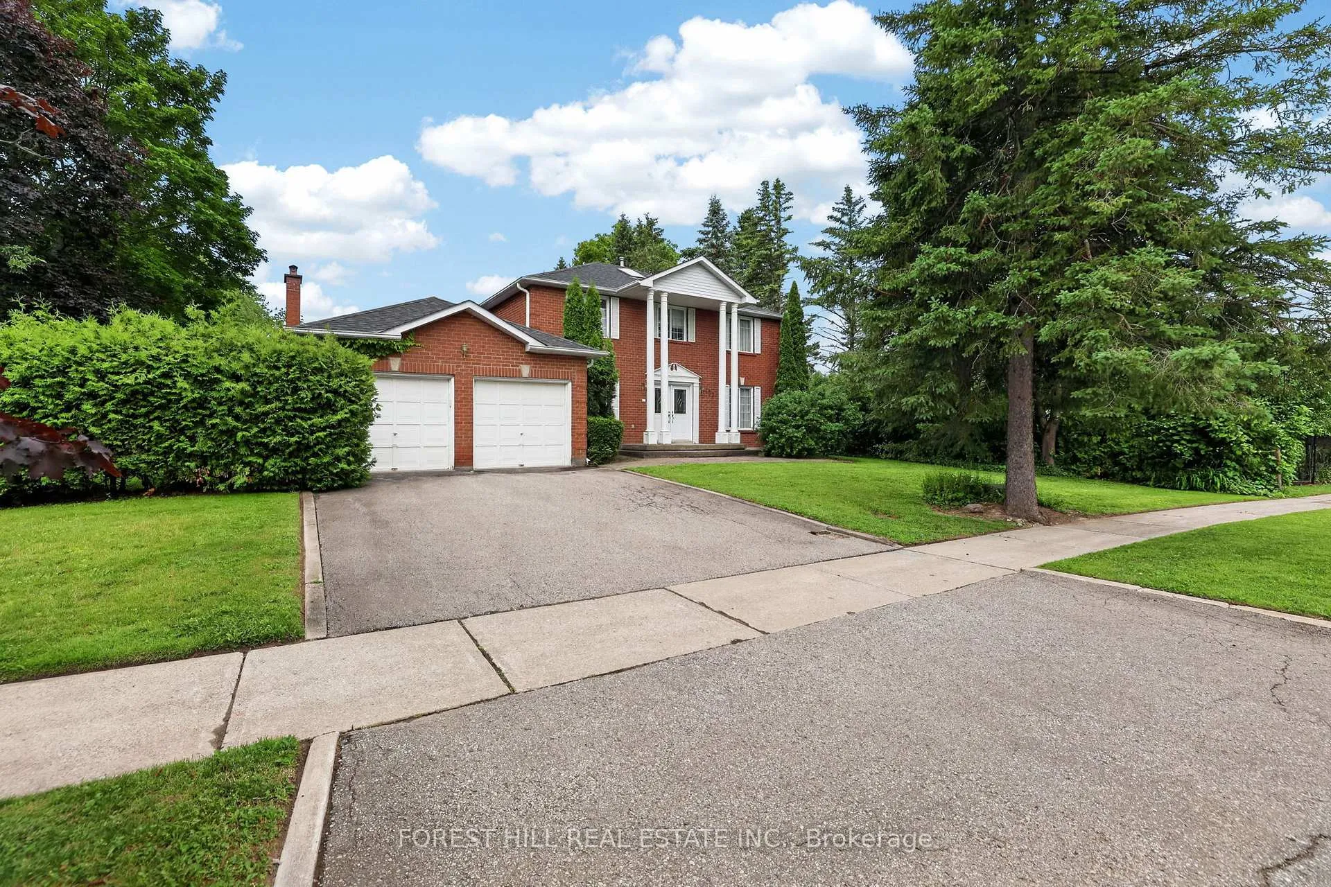 Photo 5 of 157 East Humber Drive, King, King City — HOMEH