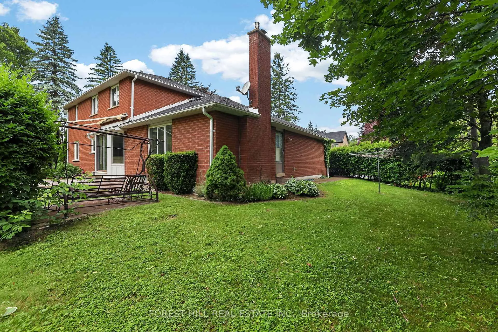Photo 7 of 157 East Humber Drive, King, King City — HOMEH