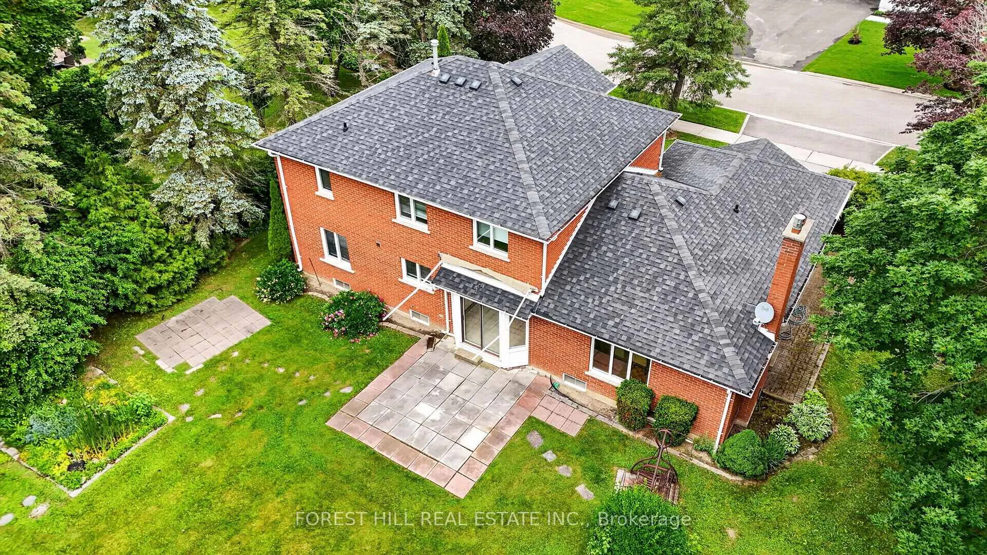 Photo 9 of 157 East Humber Drive, King, King City — HOMEH