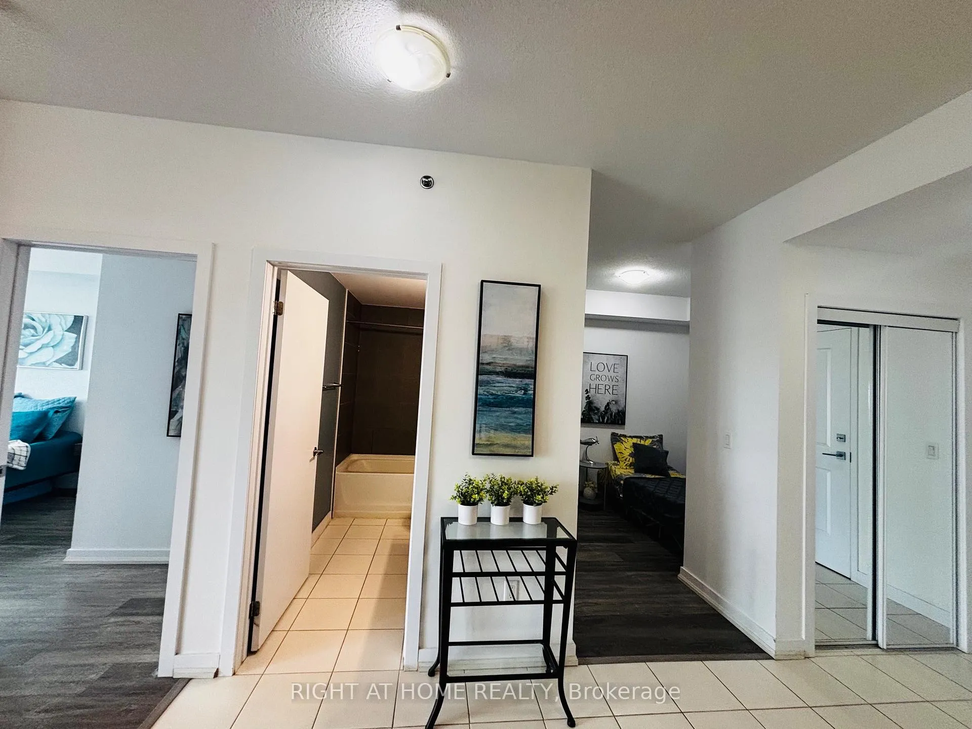 Photo 7 of Unit 518, 2486 Old Bronte Road, Oakville, Westmount — HOMEH