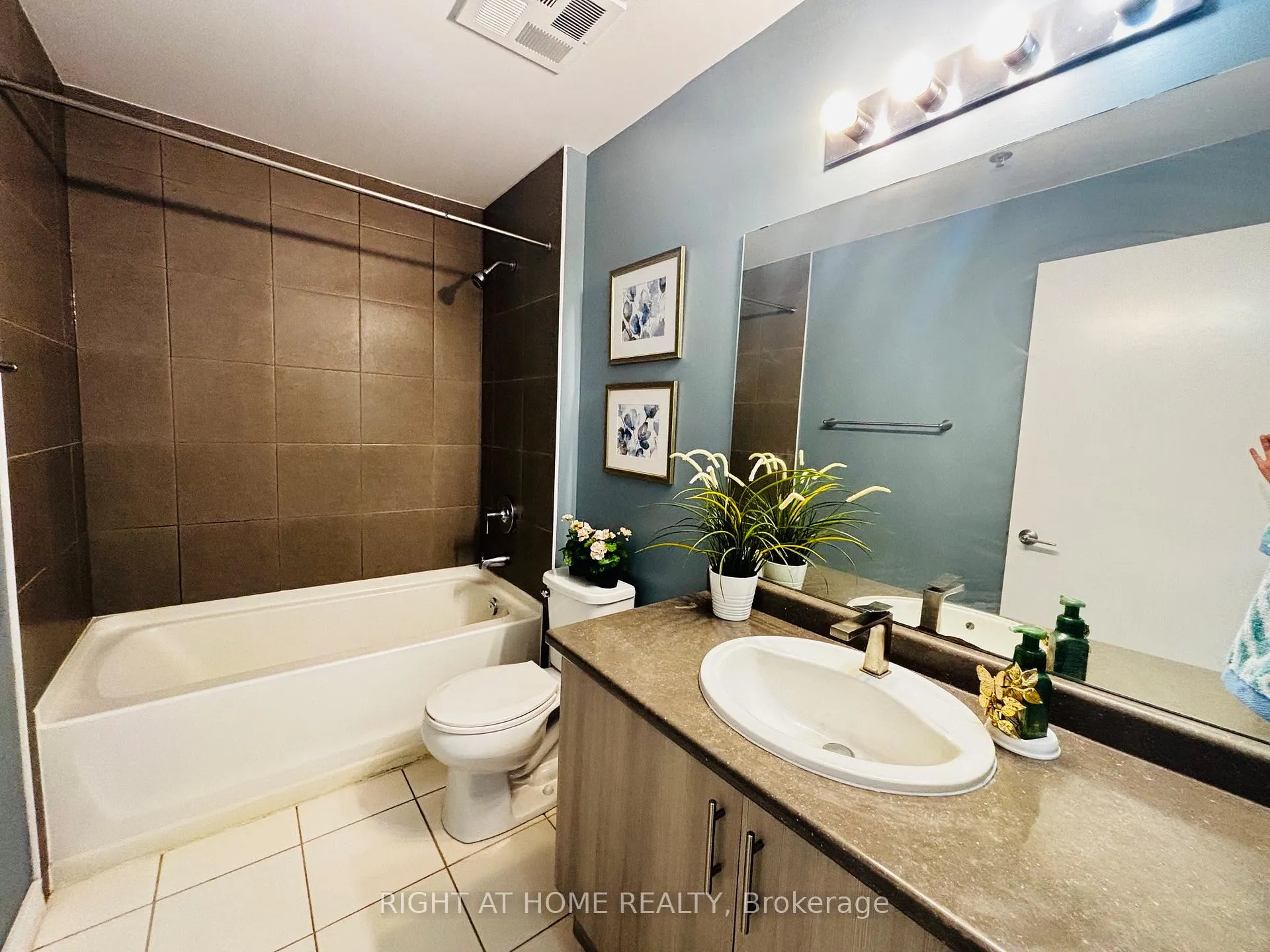 Photo 11 of Unit 518, 2486 Old Bronte Road, Oakville, Westmount — HOMEH