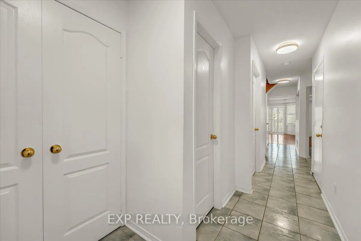 Photo 3 of 2260 Arbourview Drive, Oakville, Westmount — HOMEH