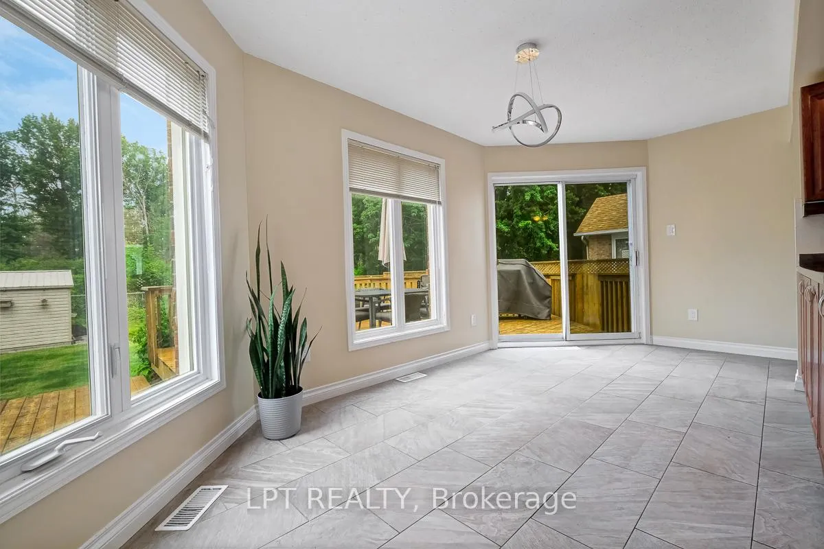 Photo 8 of 61 Shetland Way, Ottawa, Kanata - Bridlewood — HOMEH