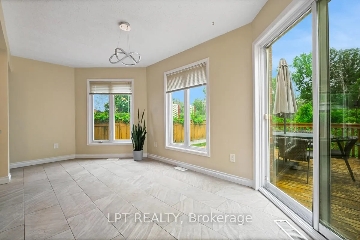 Photo 9 of 61 Shetland Way, Ottawa, Kanata - Bridlewood — HOMEH