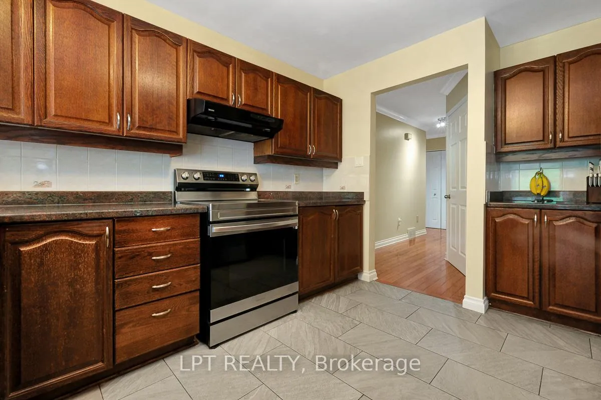 Photo 11 of 61 Shetland Way, Ottawa, Kanata - Bridlewood — HOMEH