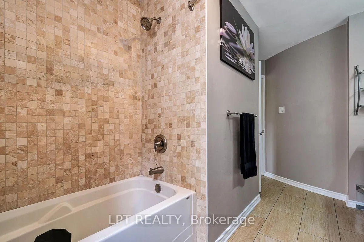 Photo 33 of 61 Shetland Way, Ottawa, Kanata - Bridlewood — HOMEH