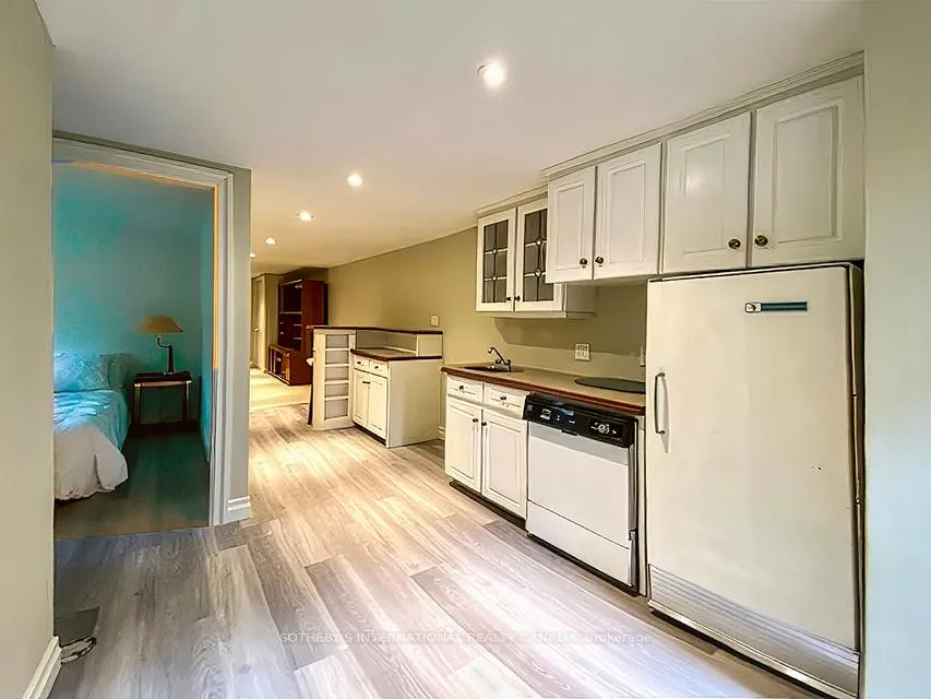 Photo 15 of Unit Main + Lower, 21 Melgund Road, Toronto, Casa Loma — HOMEH