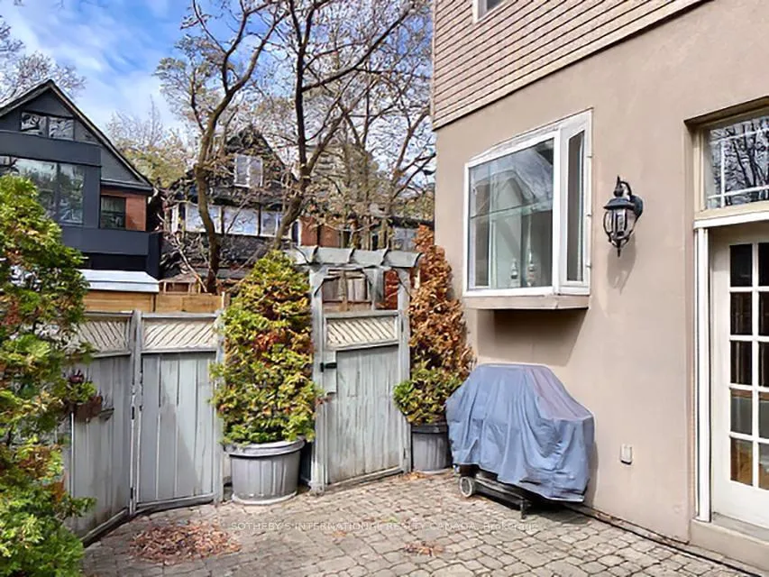 Photo 23 of Unit Main + Lower, 21 Melgund Road, Toronto, Casa Loma — HOMEH