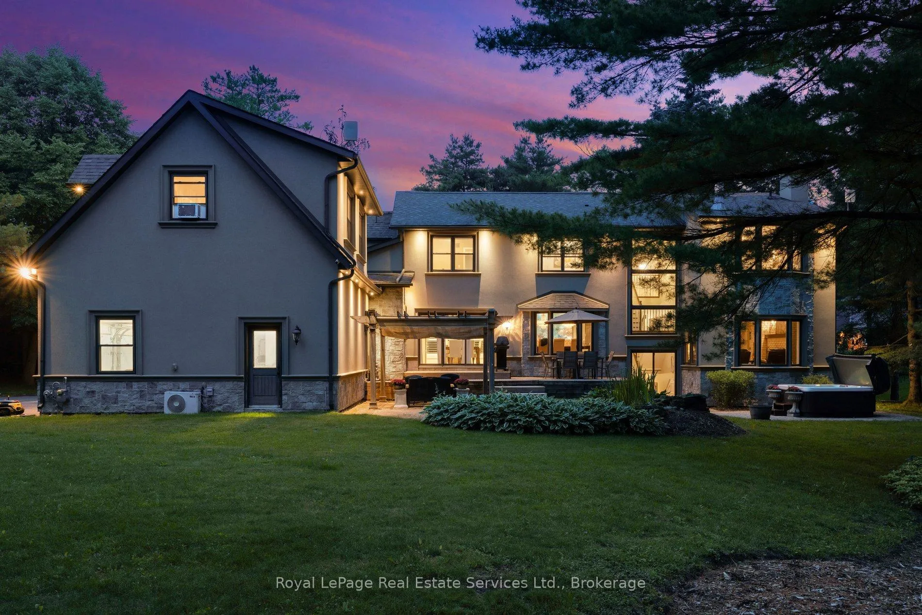 Photo 3 of 1 Stonebury Place, Hamilton, Rural Flamborough — HOMEH