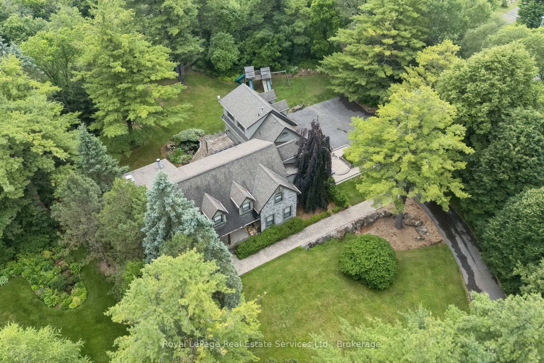 Photo 4 of 1 Stonebury Place, Hamilton, Rural Flamborough — HOMEH