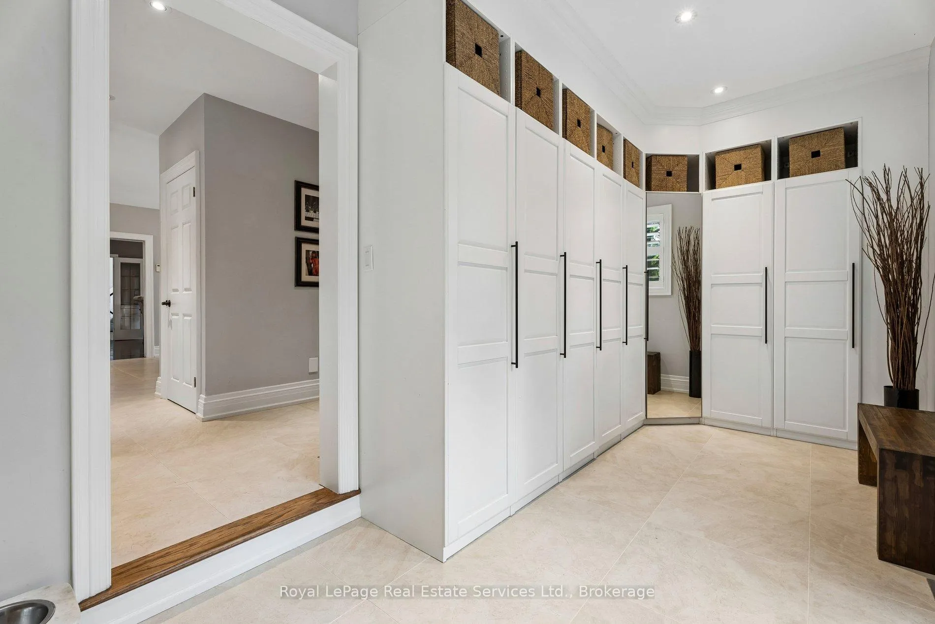 Photo 6 of 1 Stonebury Place, Hamilton, Rural Flamborough — HOMEH