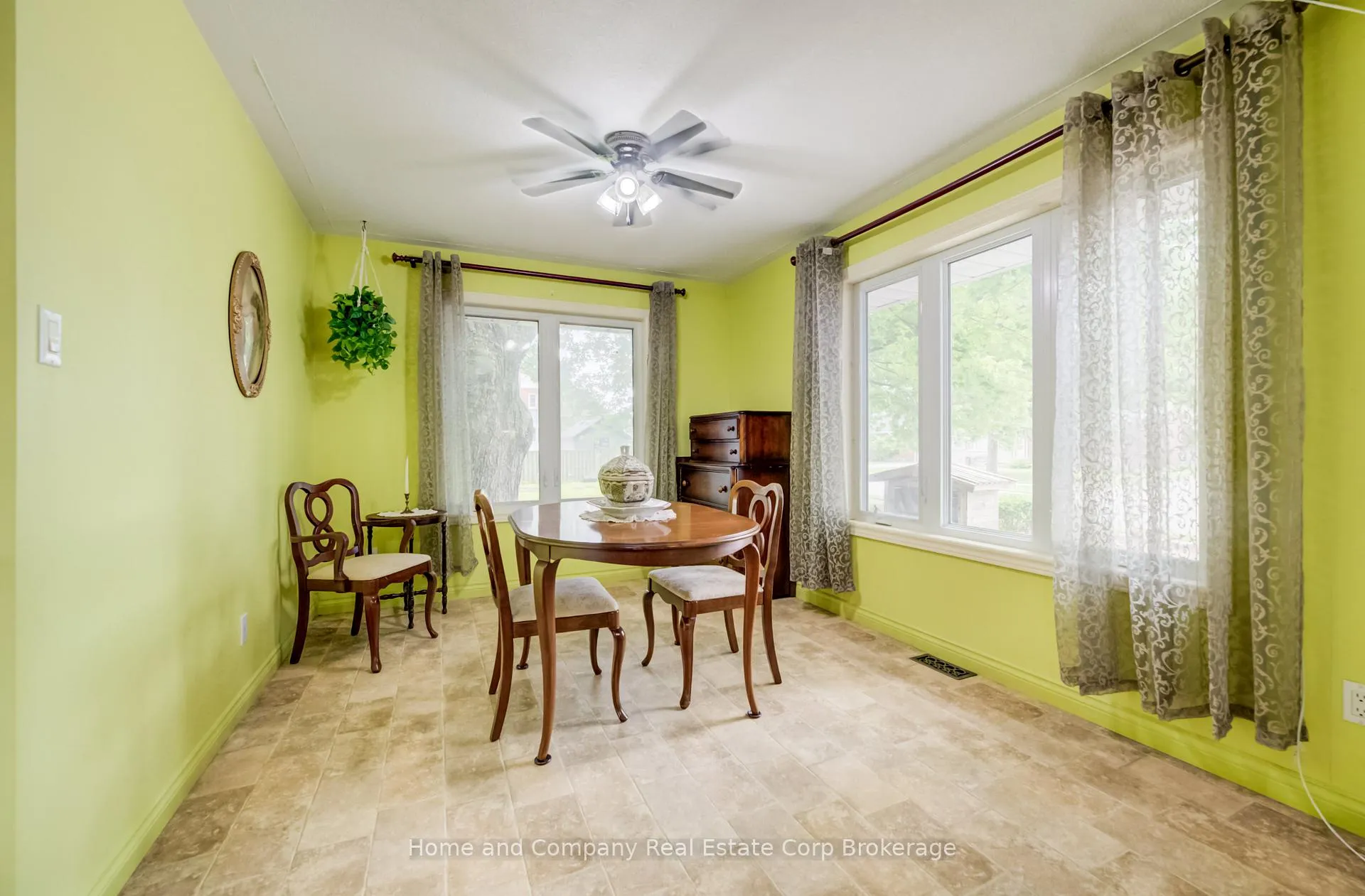 Photo 13 of 122 Brydges Street, Stratford — HOMEH