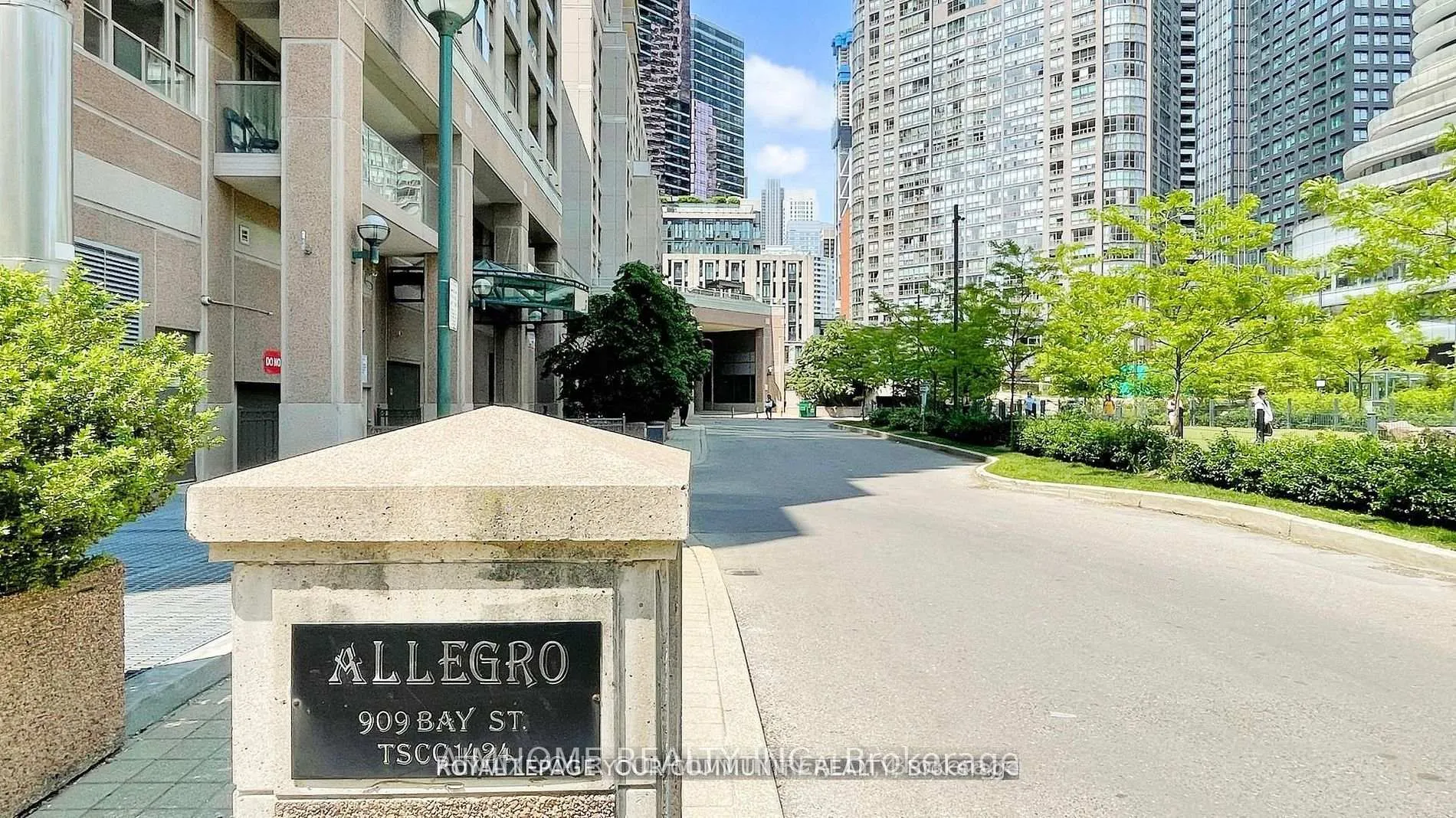 Photo 2 of Unit 1209, 909 Bay Street, Toronto, Bay Street Corridor — HOMEH