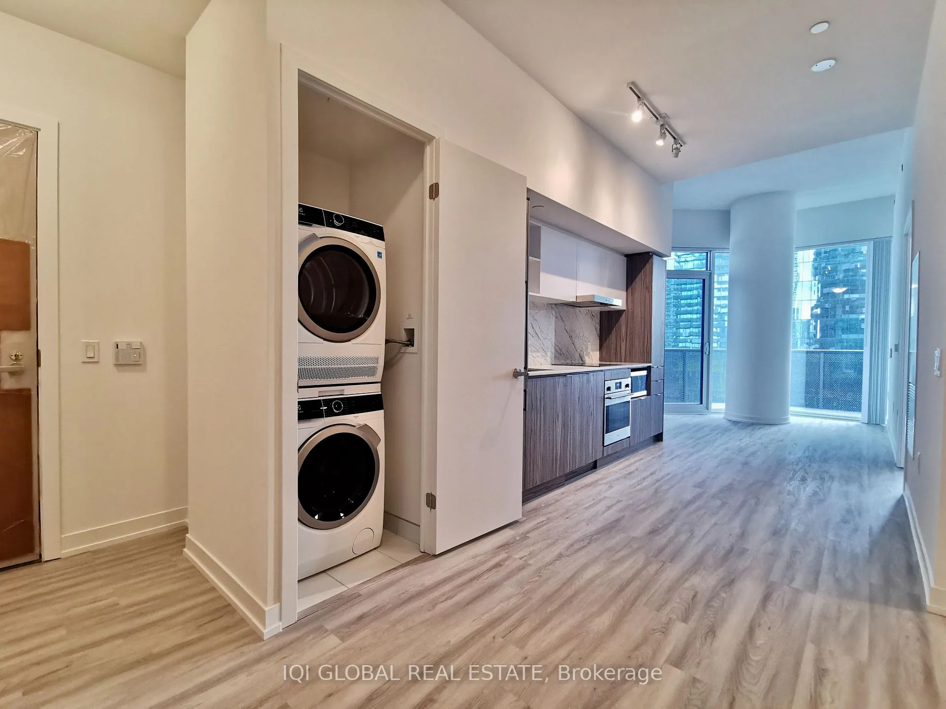 Photo 9 of Unit 1507, 55 Cooper Street, Toronto, Waterfront Communities — HOMEH
