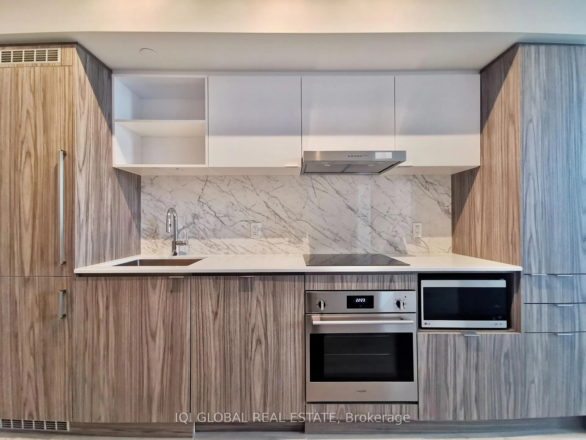 Photo 11 of Unit 1507, 55 Cooper Street, Toronto, Waterfront Communities — HOMEH