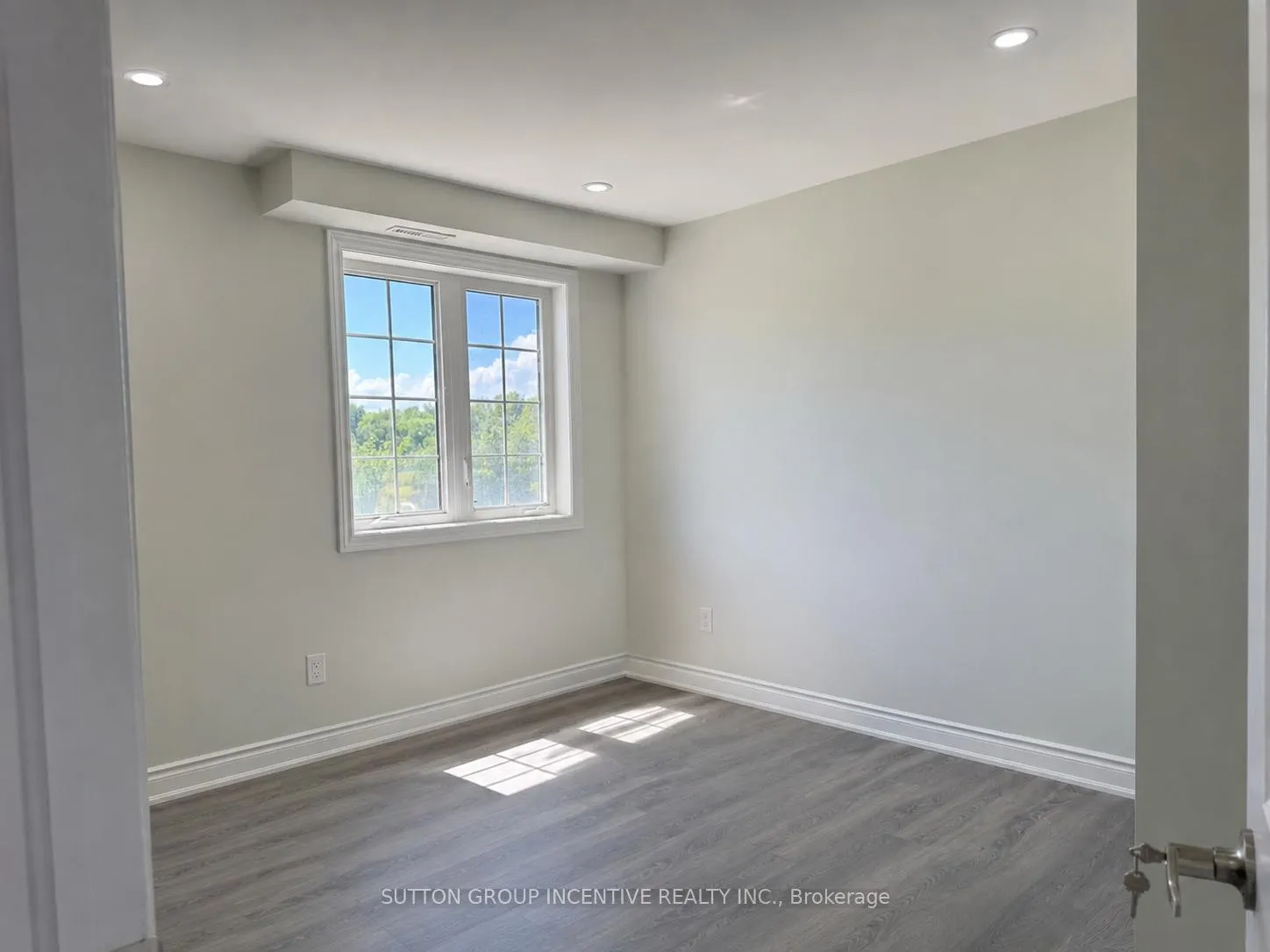 Photo 4 of Unit B, 973- Walk out UNIT B Green Street, Innisfil, Lefroy — HOMEH