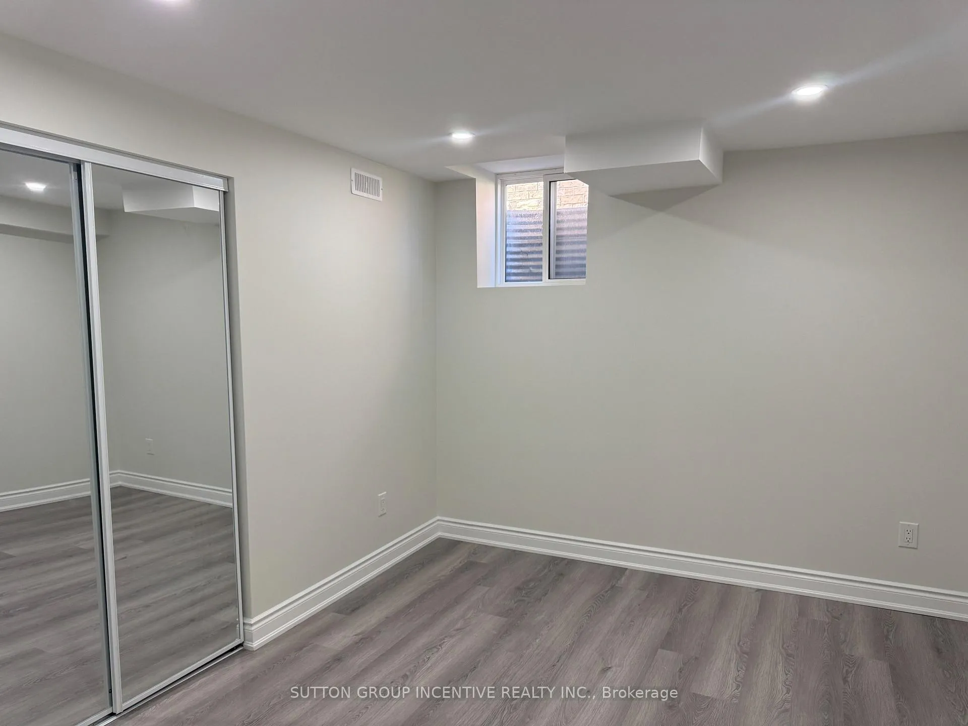 Photo 5 of Unit B, 973- Walk out UNIT B Green Street, Innisfil, Lefroy — HOMEH