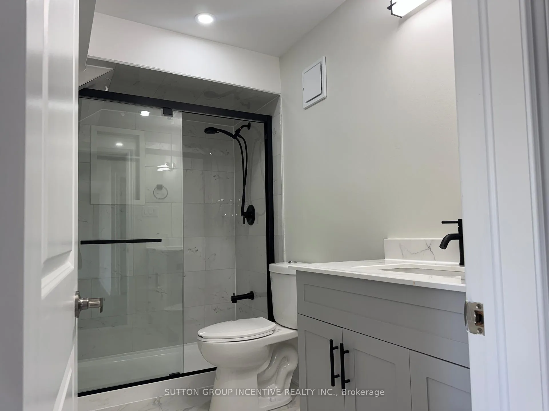 Photo 7 of Unit B, 973- Walk out UNIT B Green Street, Innisfil, Lefroy — HOMEH