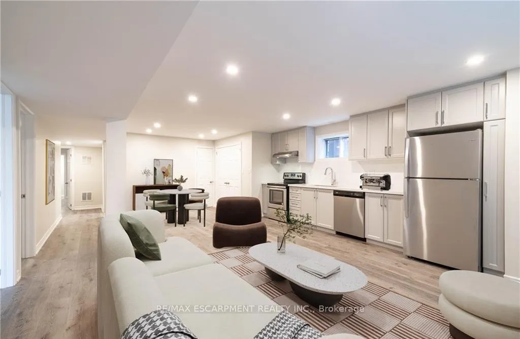 Photo 1 of Unit 2, 347 Clifton Downs, Hamilton, Gilbert — HOMEH