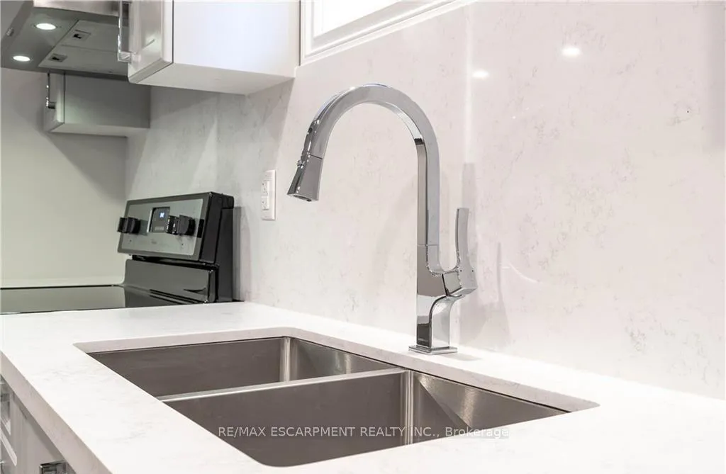 Photo 2 of Unit 2, 347 Clifton Downs, Hamilton, Gilbert — HOMEH