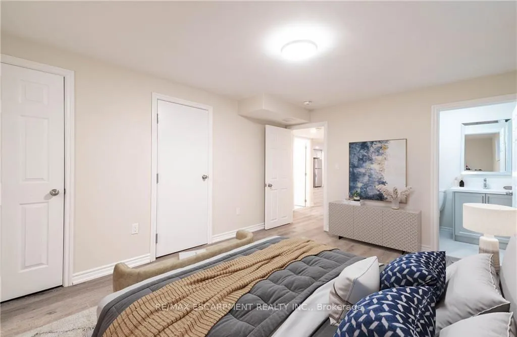 Photo 4 of Unit 2, 347 Clifton Downs, Hamilton, Gilbert — HOMEH