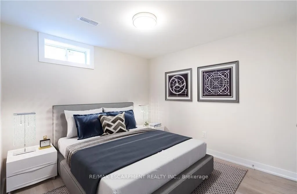 Photo 5 of Unit 2, 347 Clifton Downs, Hamilton, Gilbert — HOMEH