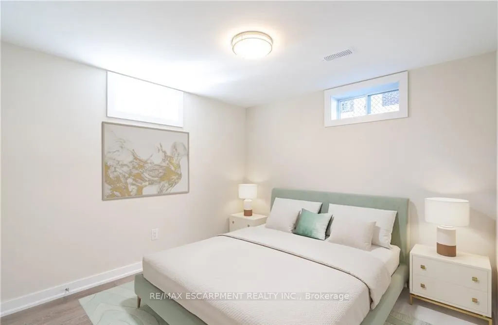 Photo 6 of Unit 2, 347 Clifton Downs, Hamilton, Gilbert — HOMEH