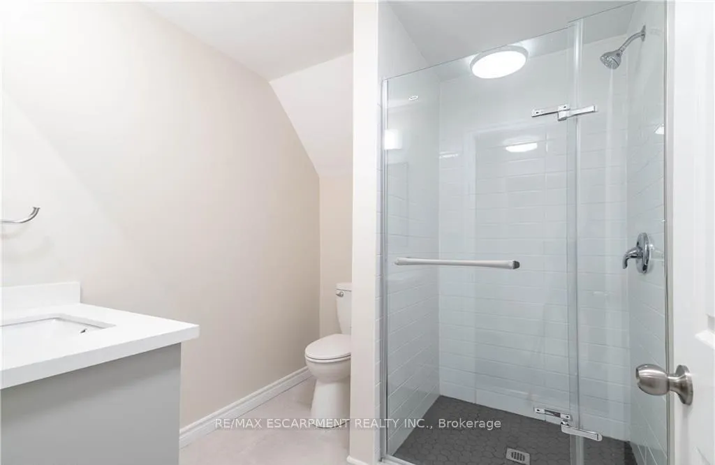 Photo 7 of Unit 2, 347 Clifton Downs, Hamilton, Gilbert — HOMEH
