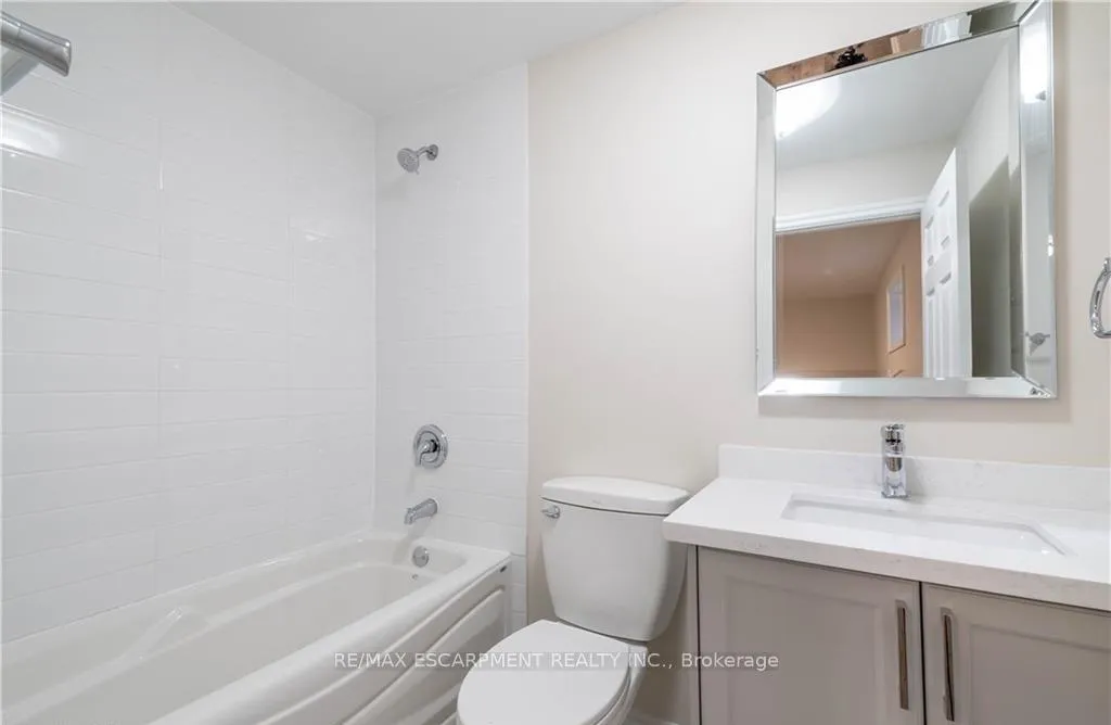 Photo 8 of Unit 2, 347 Clifton Downs, Hamilton, Gilbert — HOMEH