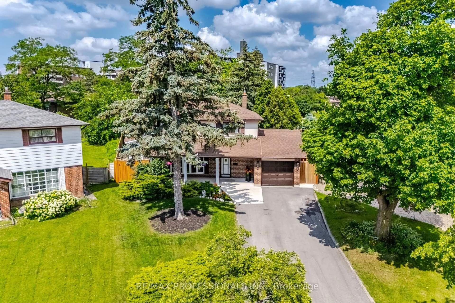 Photo 2 of 74 Ringway Crescent, Etobicoke, Elms-Old Rexdale — HOMEH