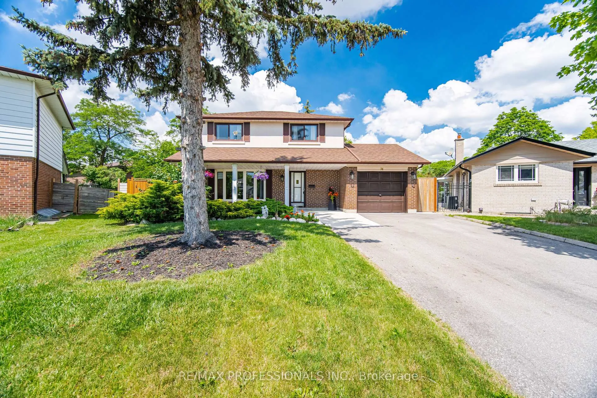Photo 3 of 74 Ringway Crescent, Etobicoke, Elms-Old Rexdale — HOMEH