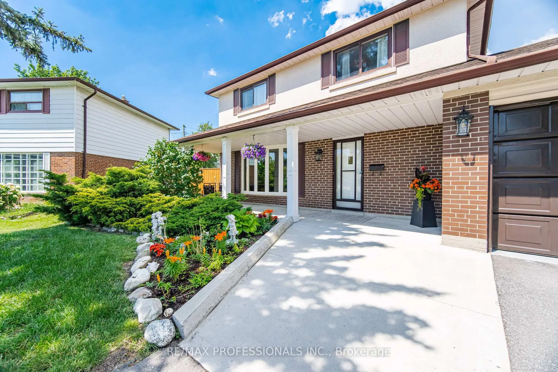 Photo 4 of 74 Ringway Crescent, Etobicoke, Elms-Old Rexdale — HOMEH