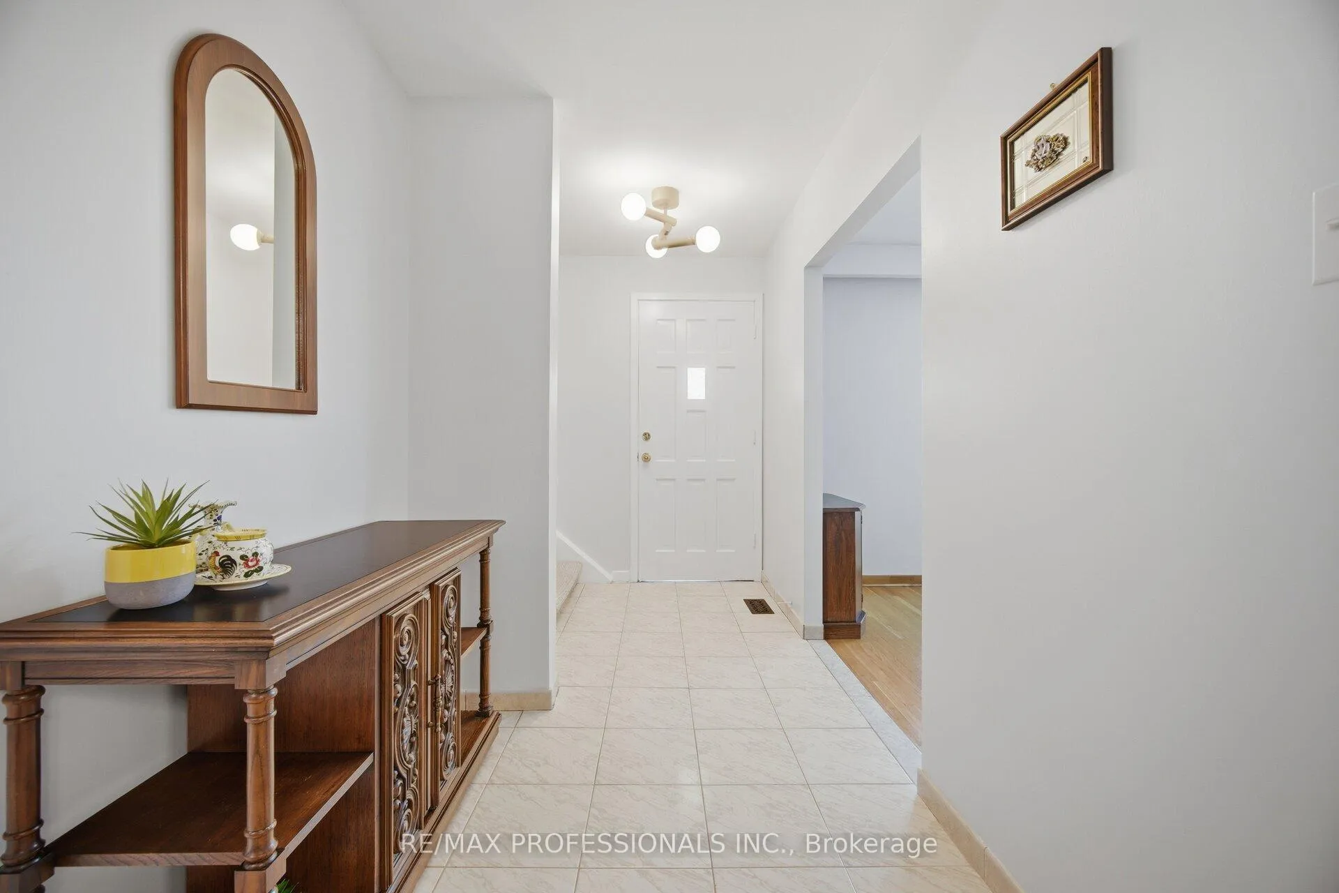 Photo 5 of 74 Ringway Crescent, Etobicoke, Elms-Old Rexdale — HOMEH