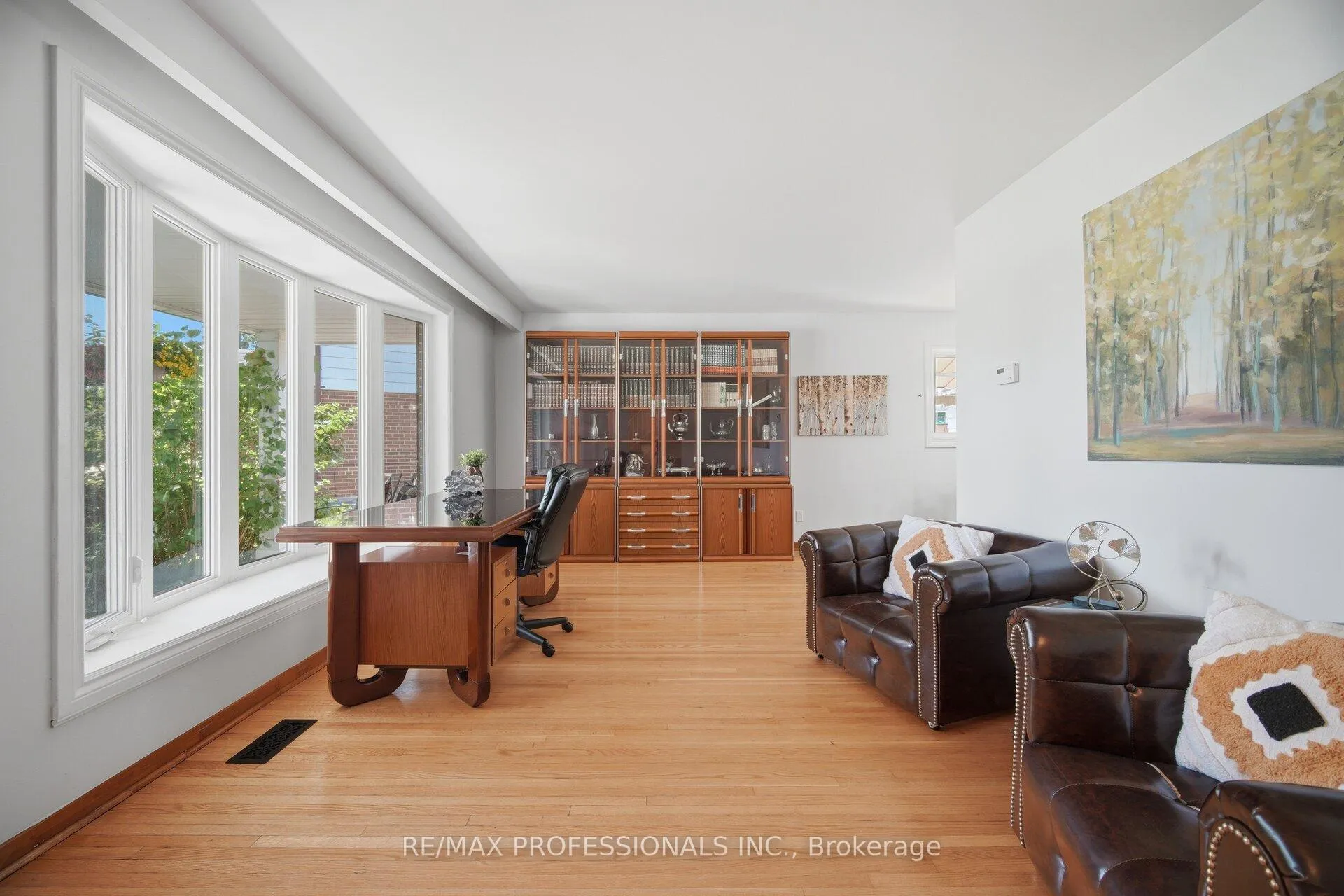 Photo 6 of 74 Ringway Crescent, Etobicoke, Elms-Old Rexdale — HOMEH