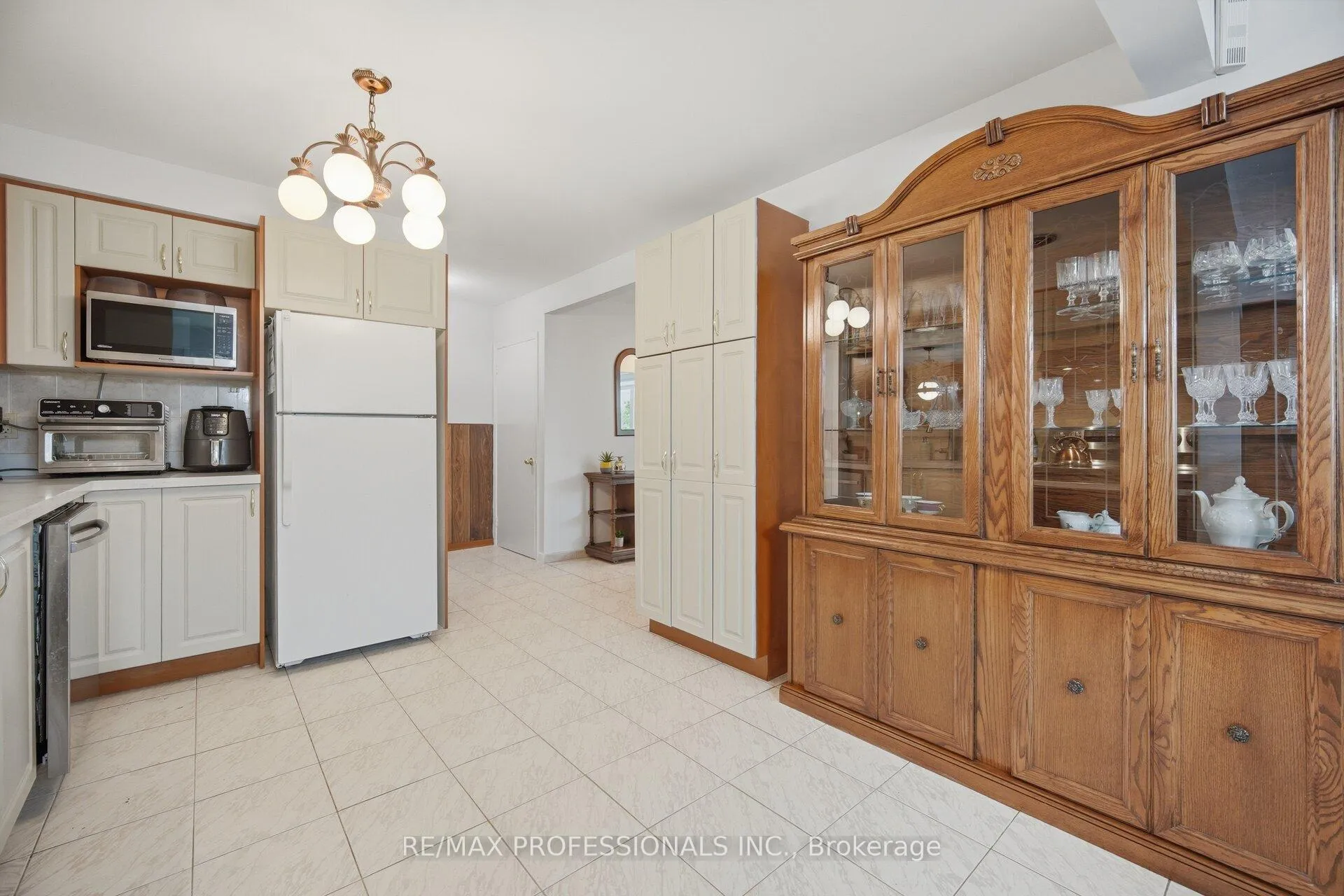 Photo 10 of 74 Ringway Crescent, Etobicoke, Elms-Old Rexdale — HOMEH