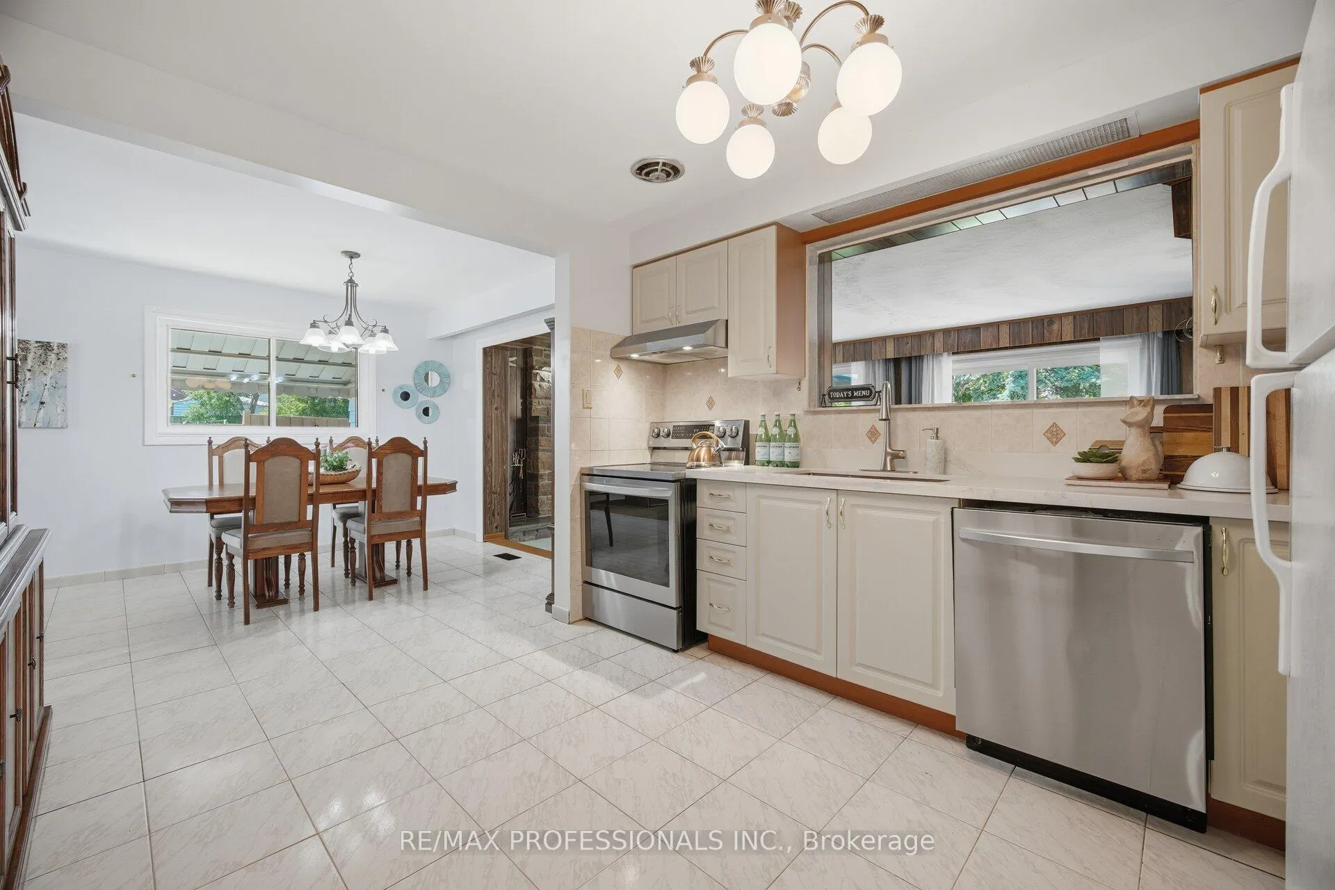 Photo 11 of 74 Ringway Crescent, Etobicoke, Elms-Old Rexdale — HOMEH